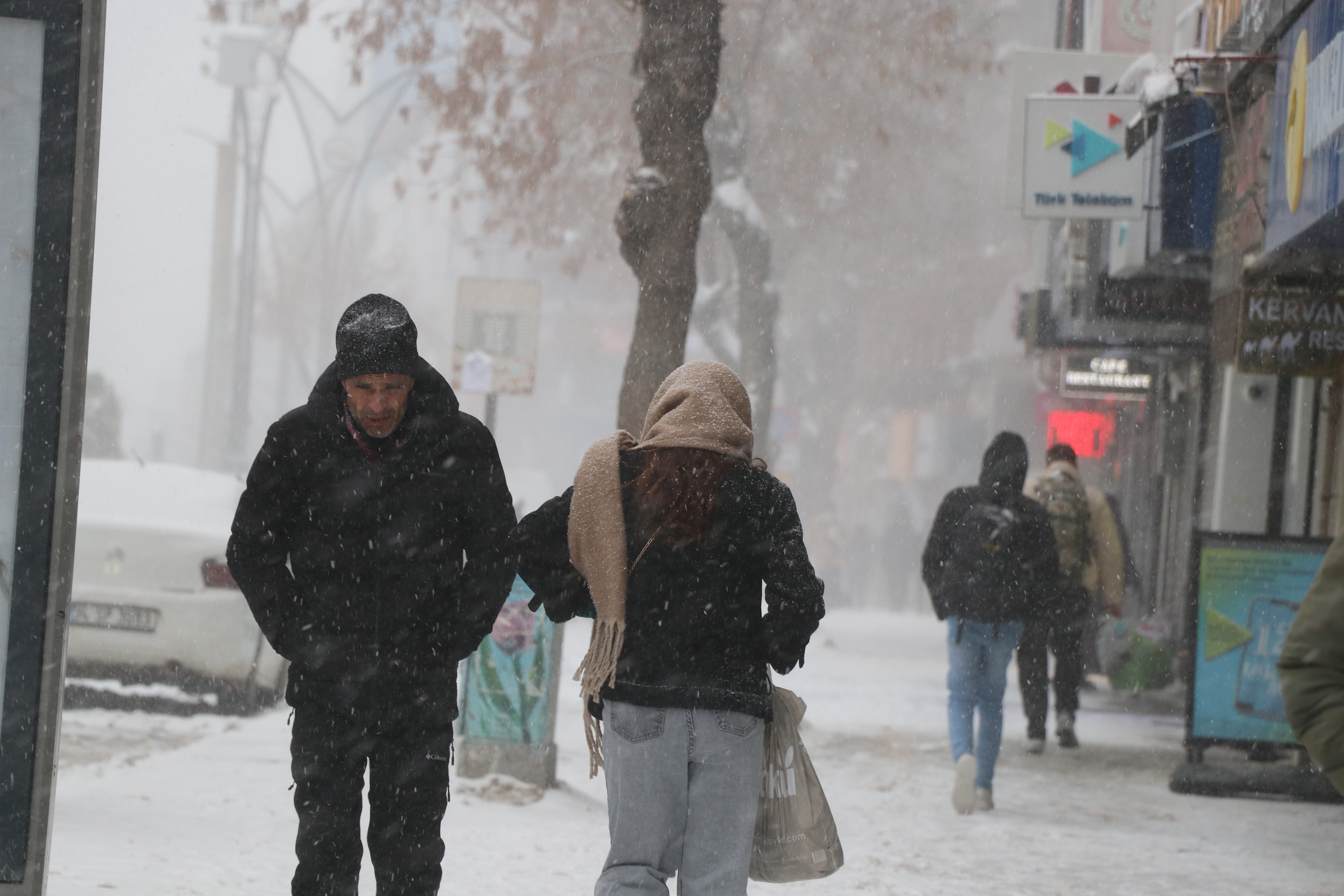 Van Bahçesaray yolu kapalı