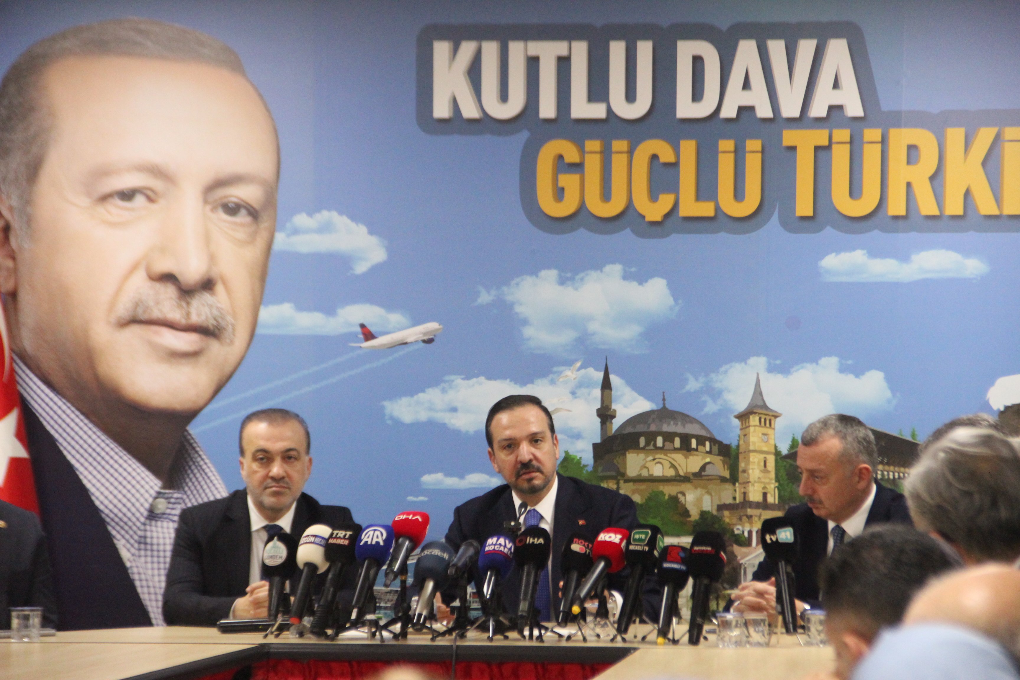 Kürşad Zorlu konuşma yapıyor