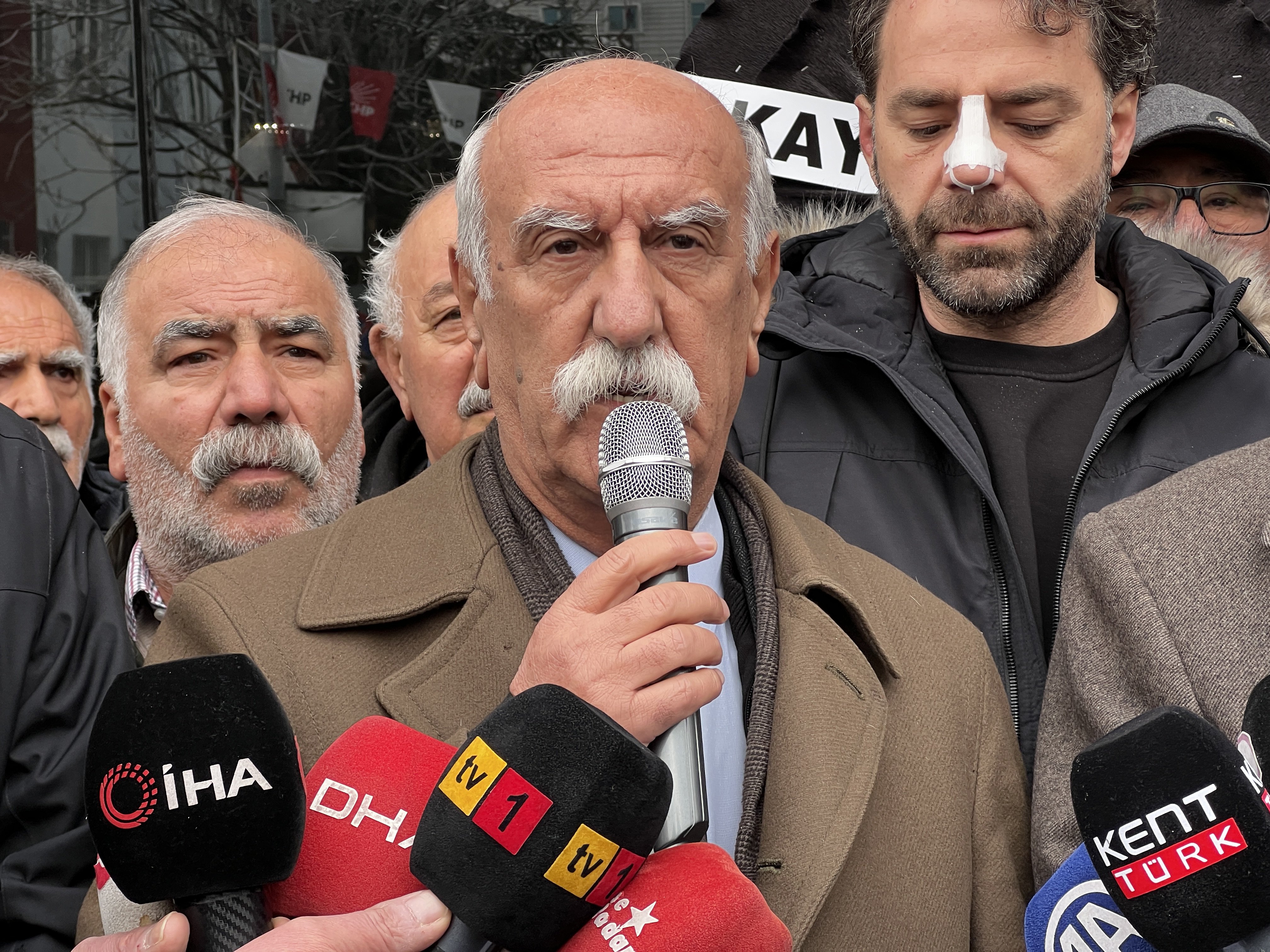 CHP Kayseri İl Başkanlığı önüne siyah çelenk bırakıldı