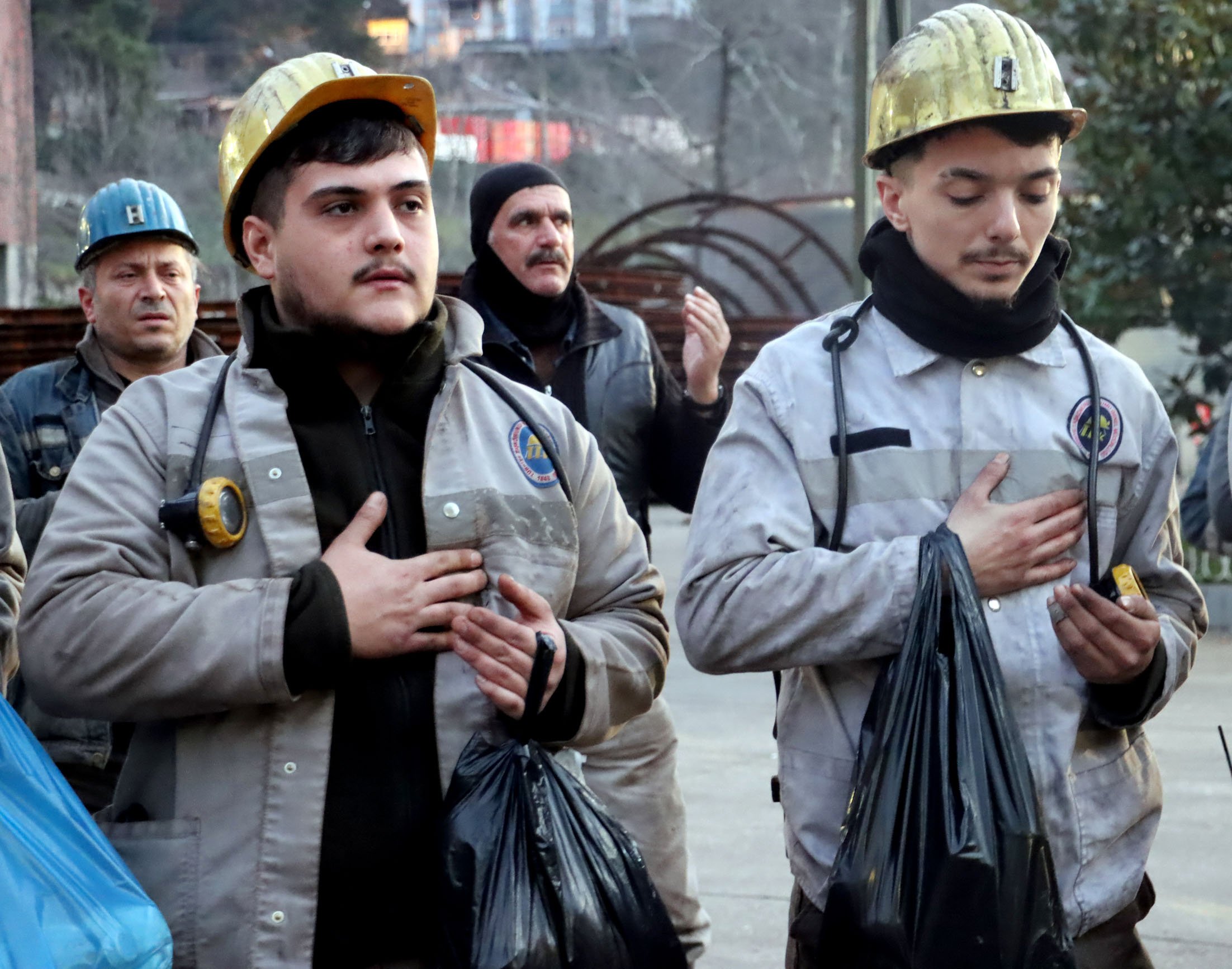 GMİS Genel Başkanı Hakan Yeşil ve sendika yöneticileri maden şehitleri anma töreninde