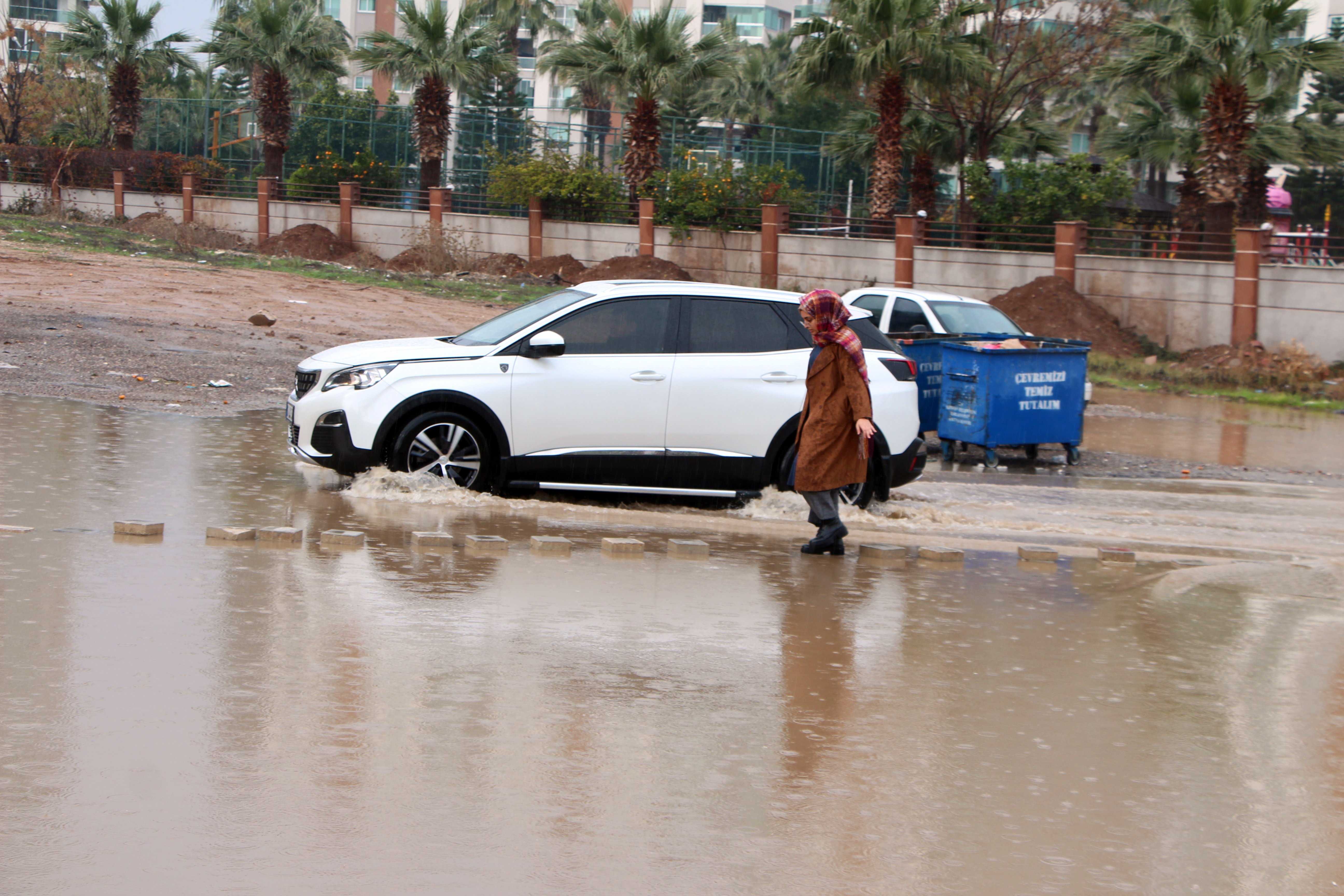 Adana site sakinleri taş döşeme ulaşım
