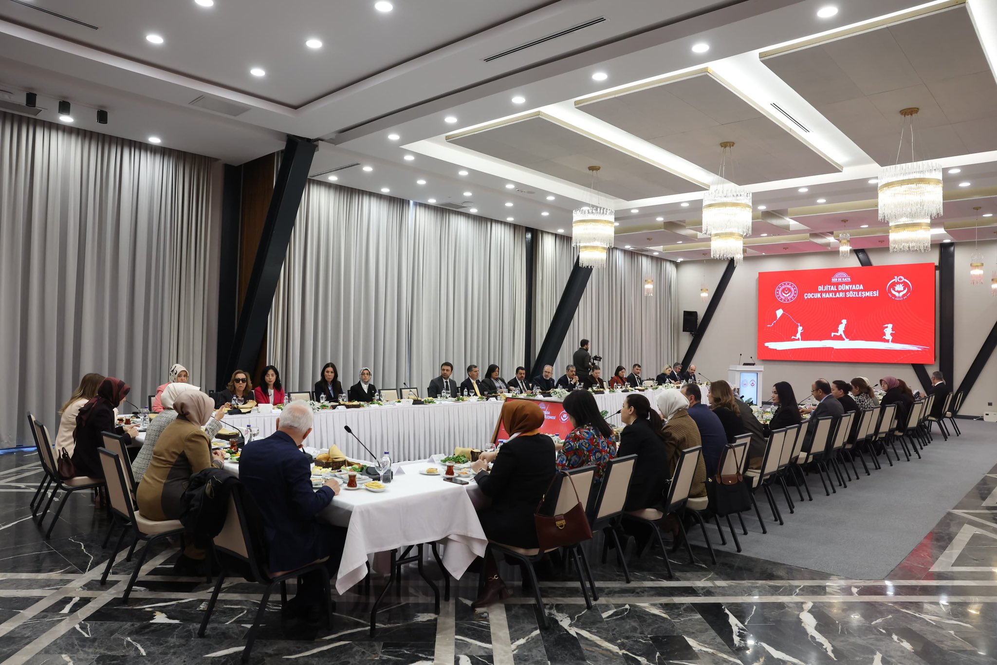 Aile ve Sosyal Hizmetler Bakanı Mahinur Özdemir Göktaş