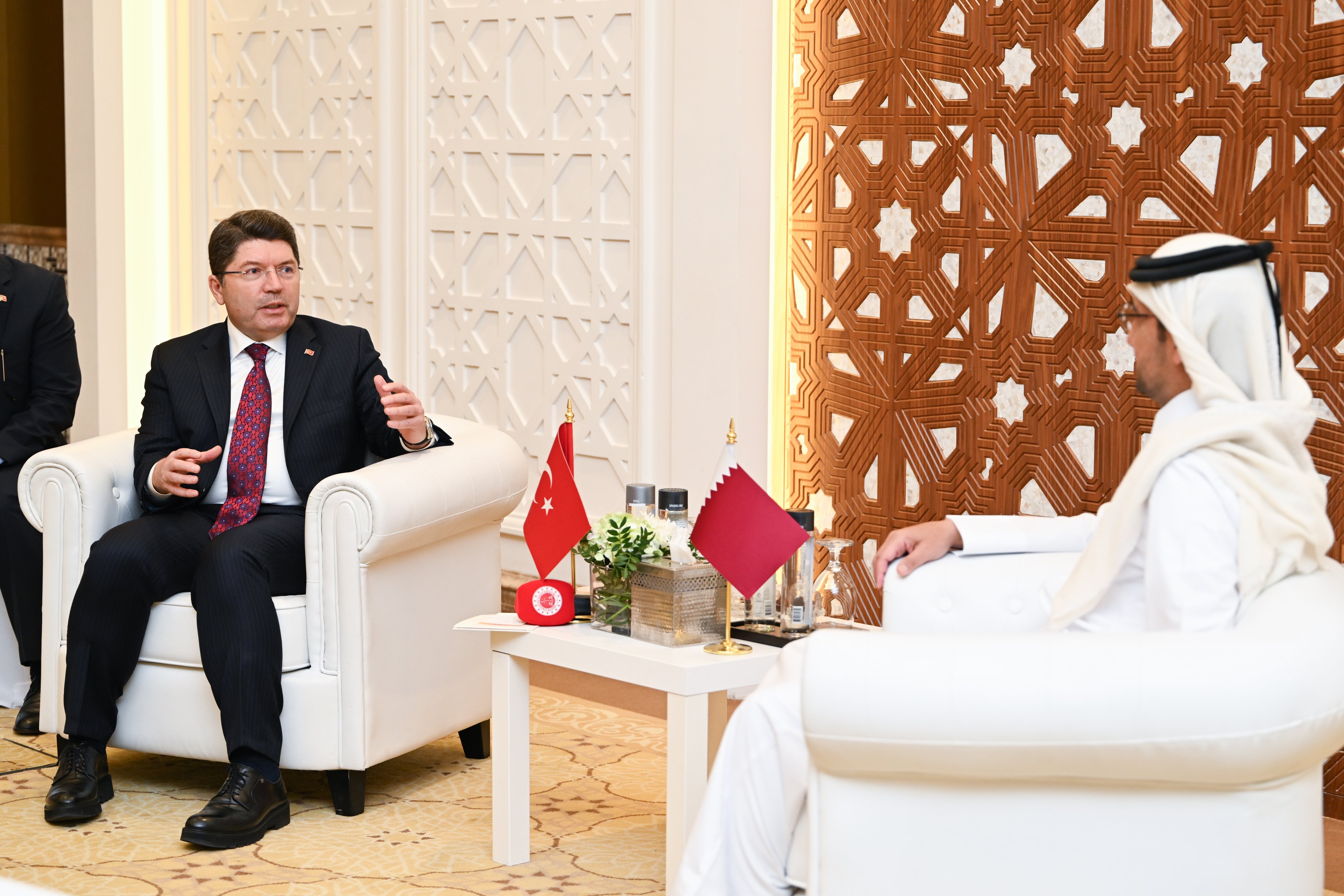 Forumda ikili görüşmeler