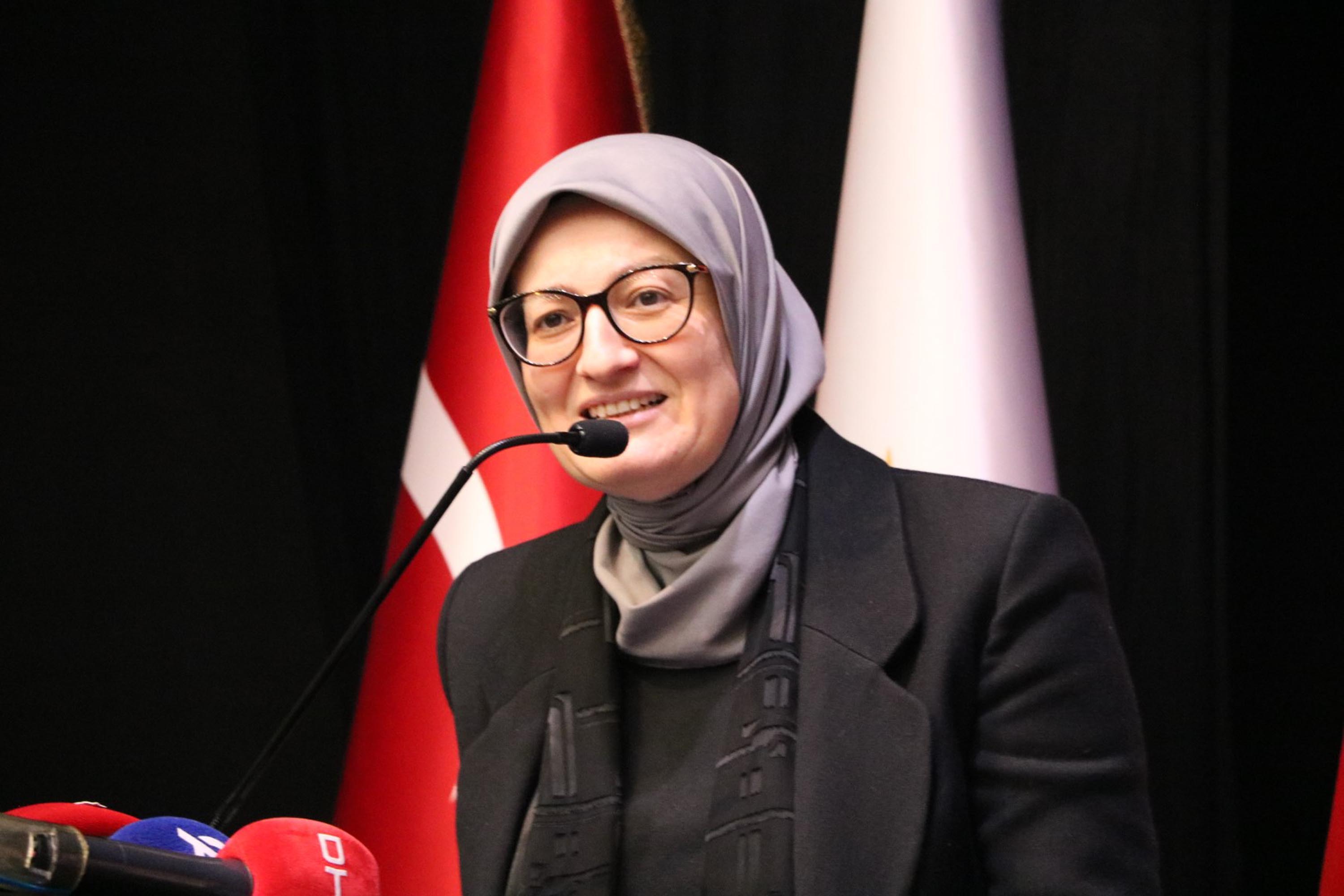 Bakan Göktaş konuşma yapıyor