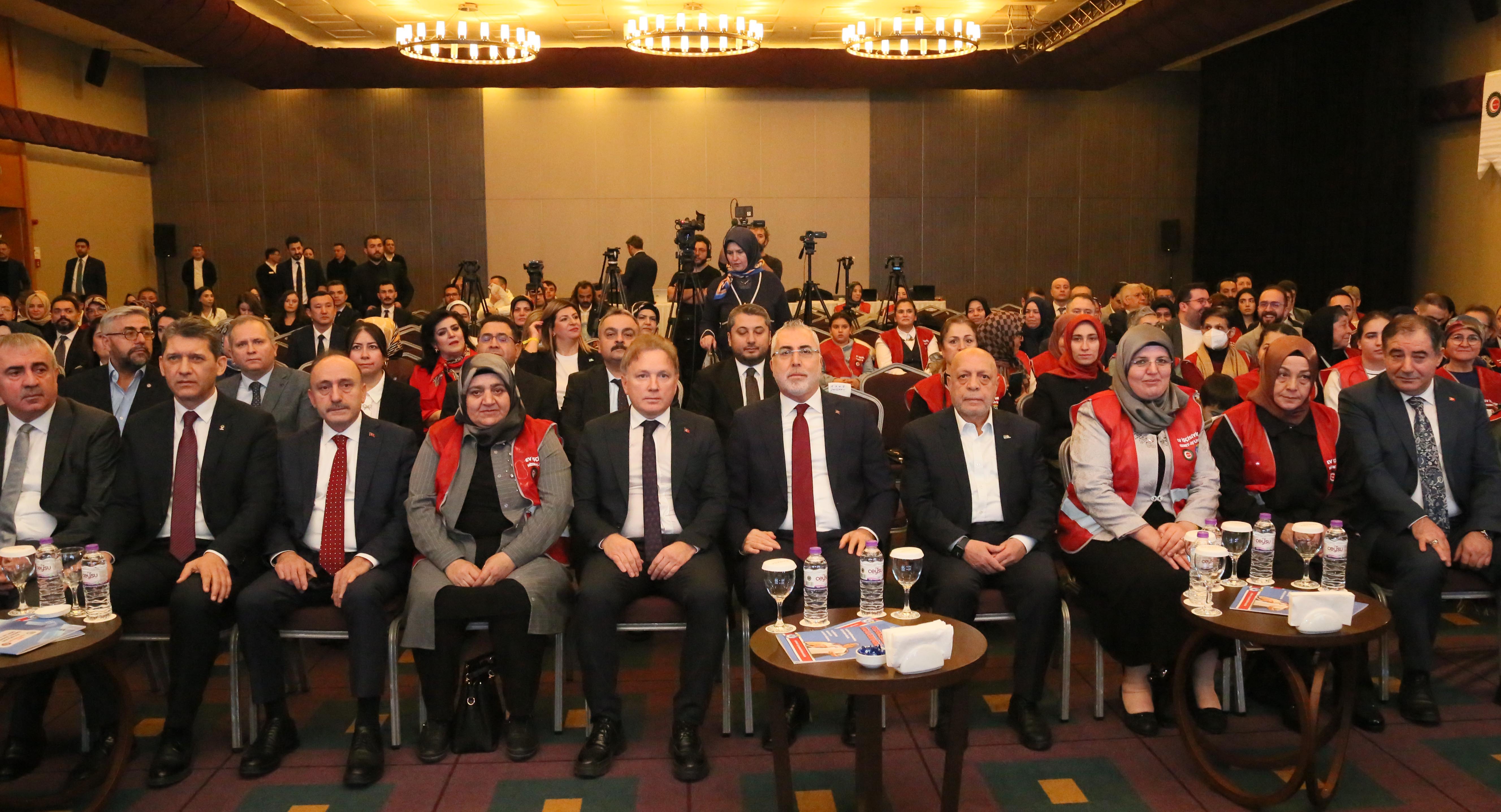 Bakan Işıkhan Konuşma Yapıyor