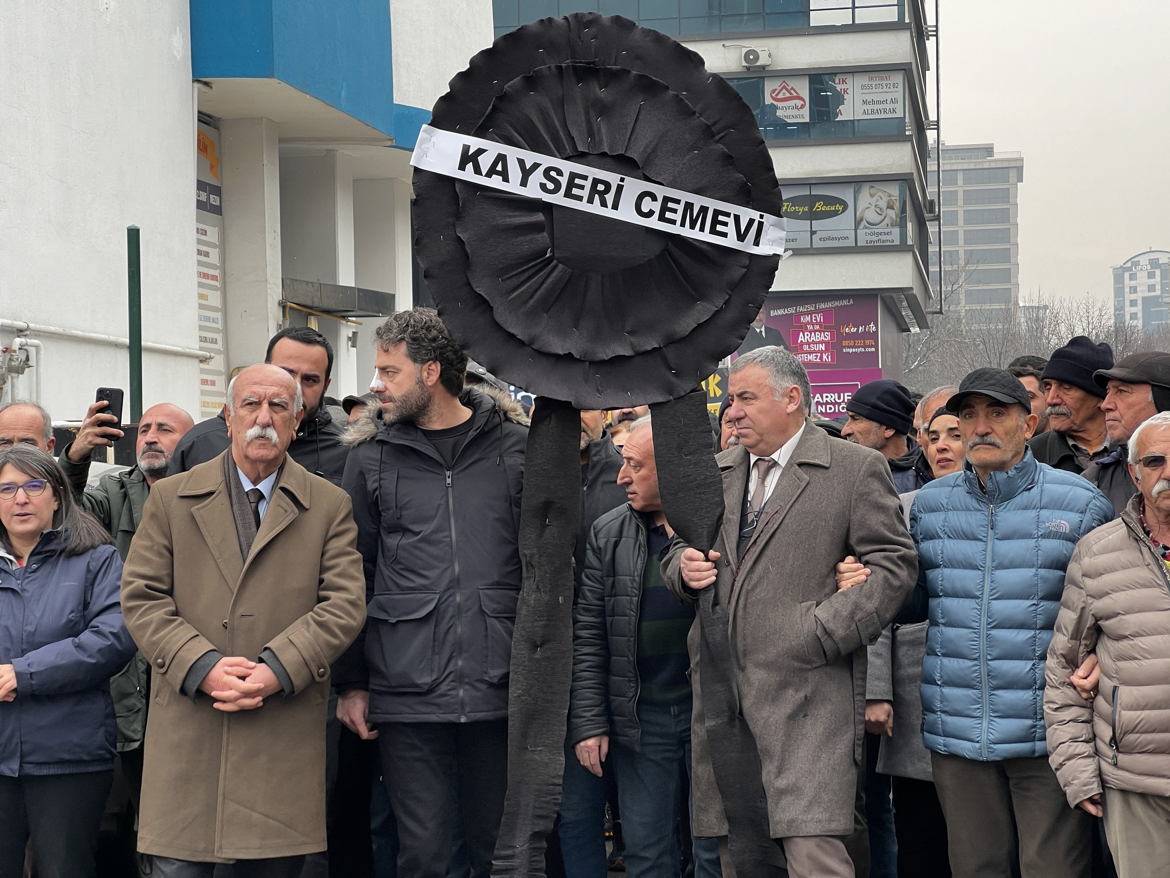 Alevi dernek üyeleri protesto sonrası