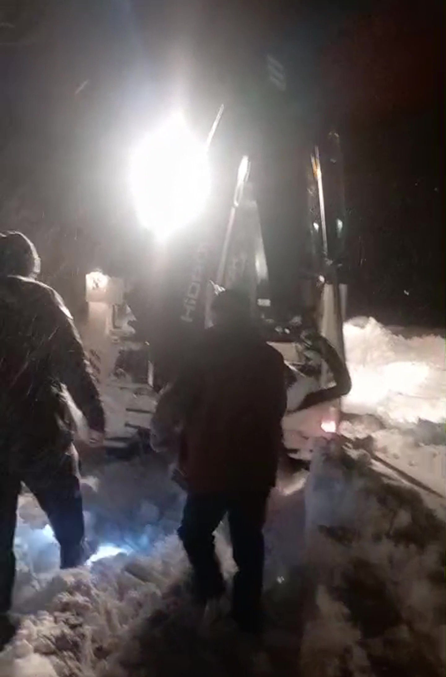 İbrahim Bilgili ekiplerle konuşuyor