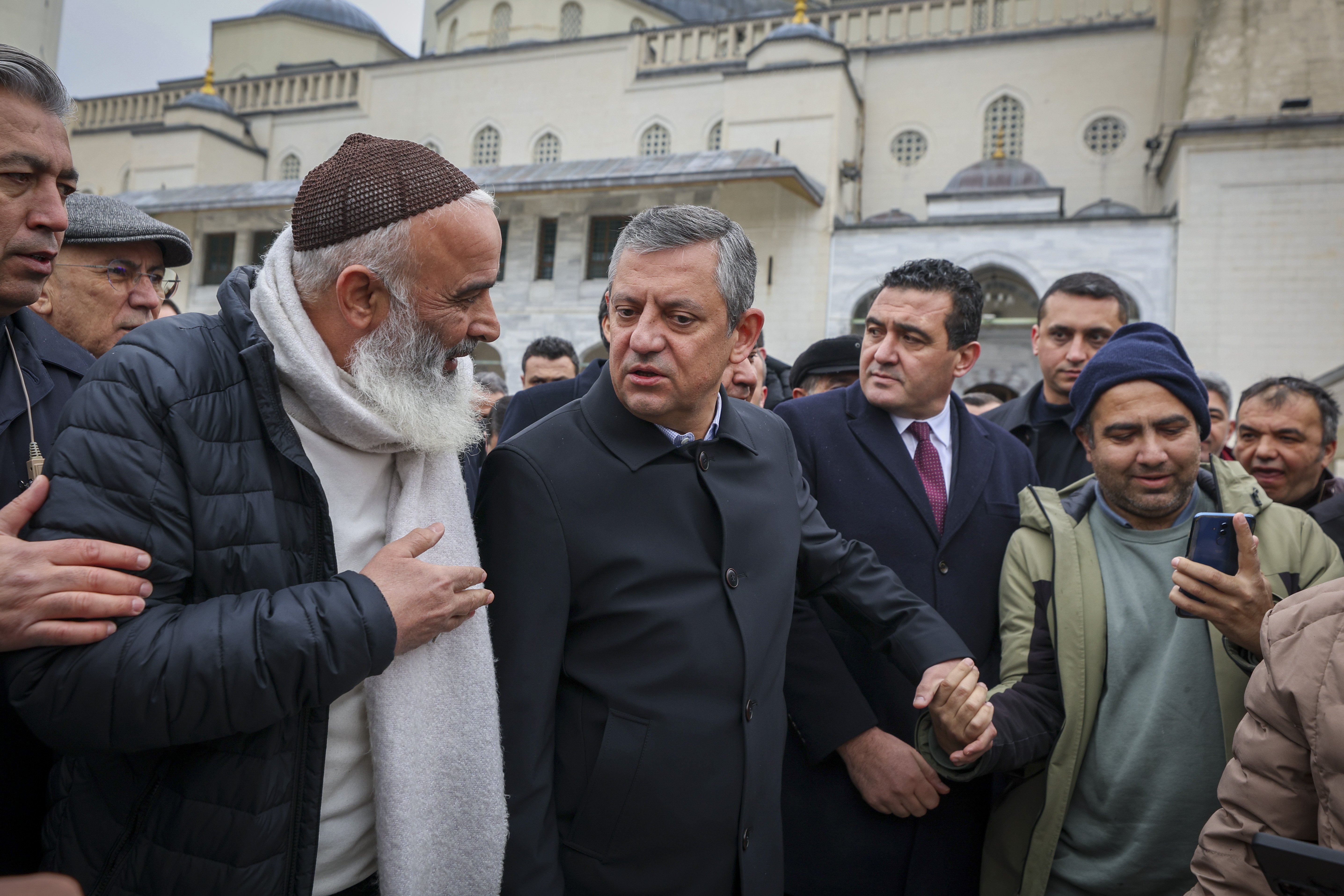 Özgür Özel Emekliler Buluşması