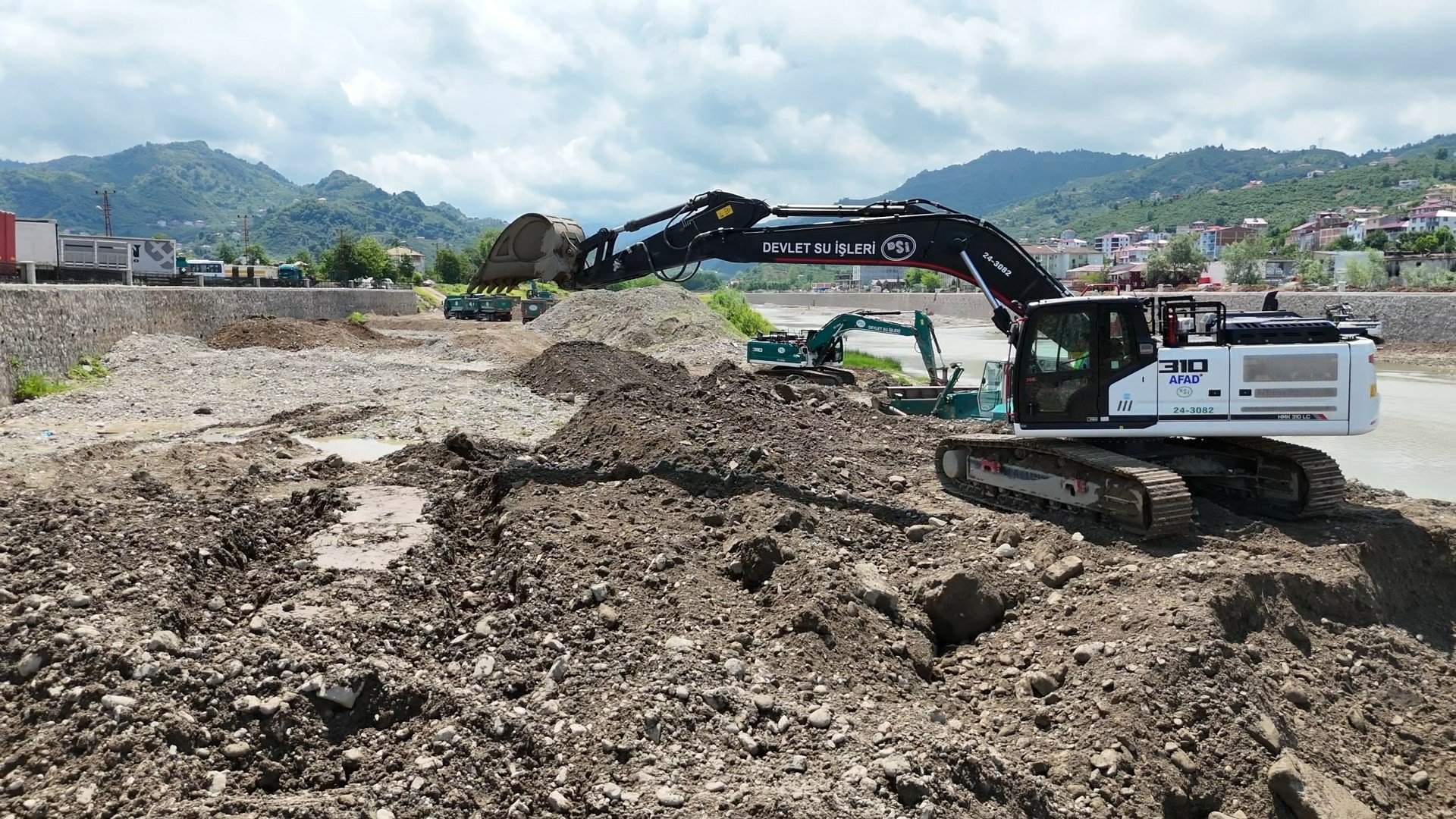 DSİ İş Makinesi Çalışması