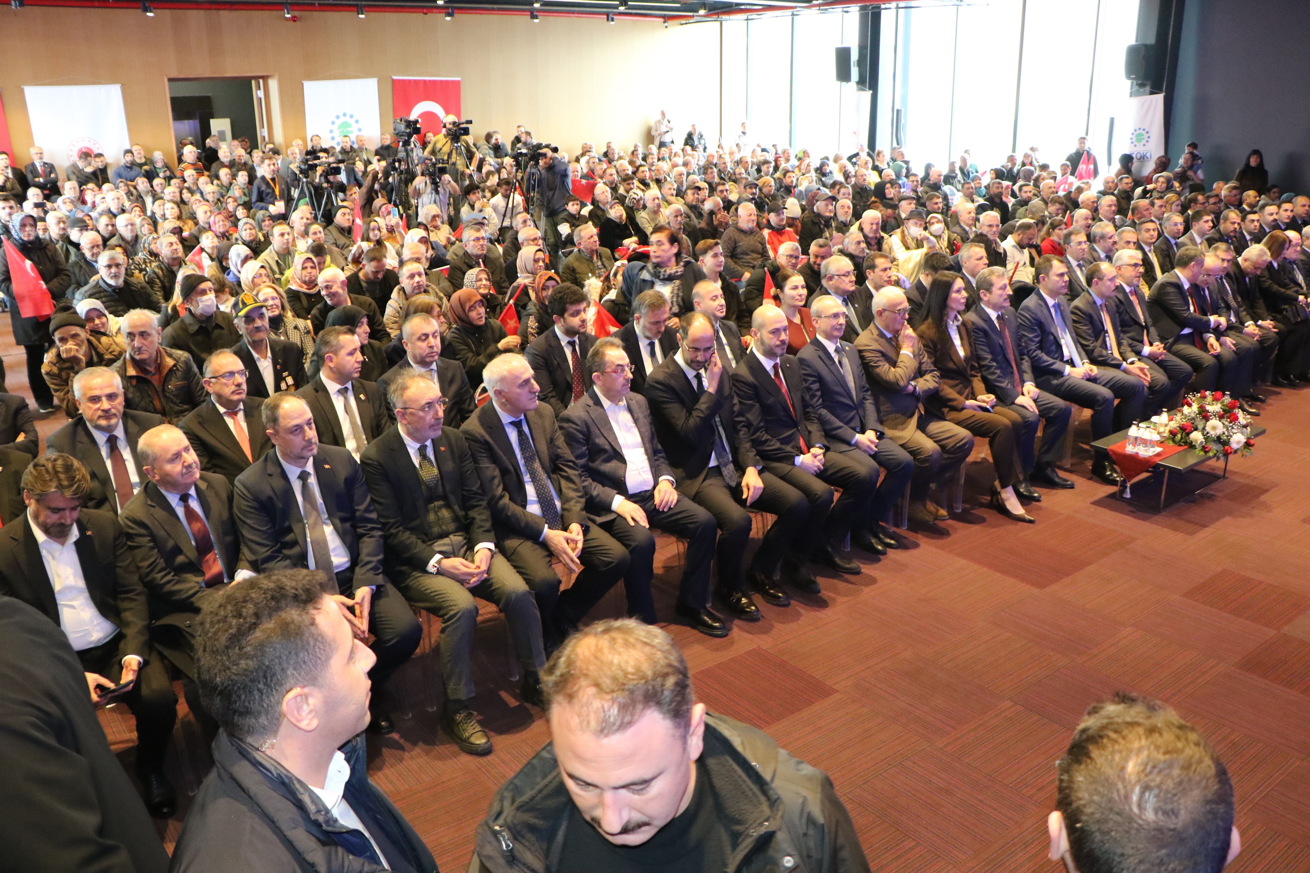 Bakan Kurum konuşma yapıyor