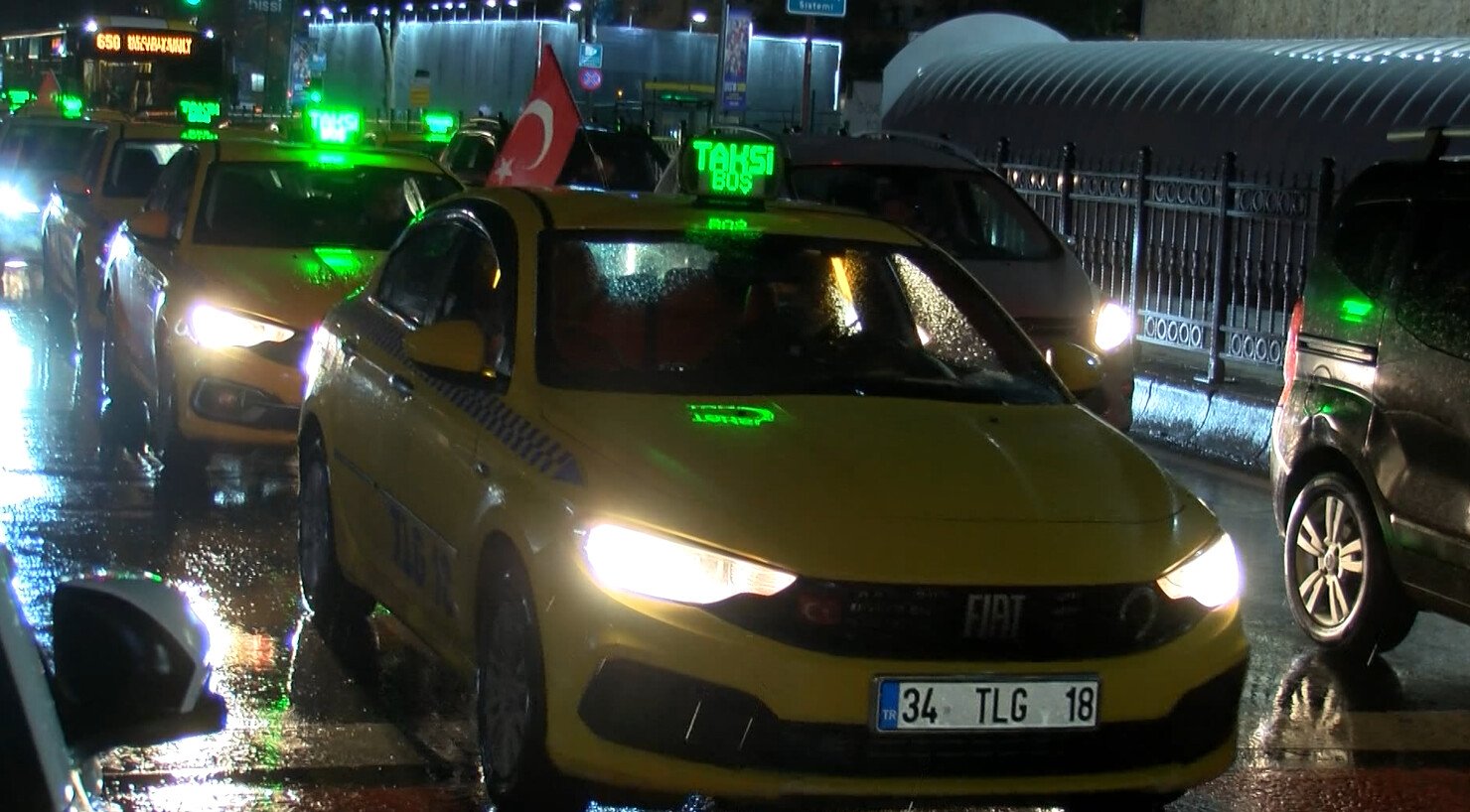 Taksiciler Türk Bayrağı Konvoyu