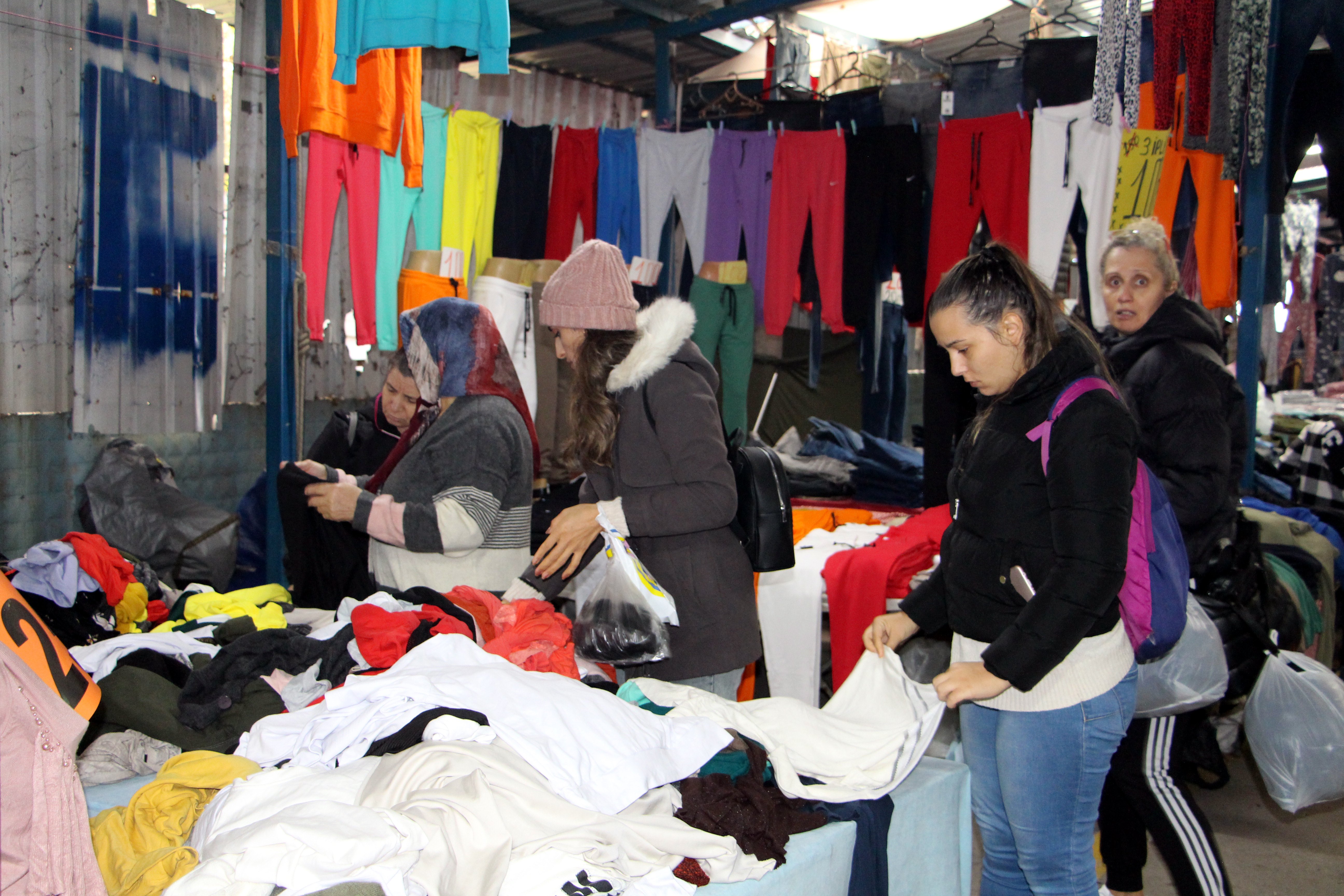 Ulus Pazarına gelen Bulgar turistler