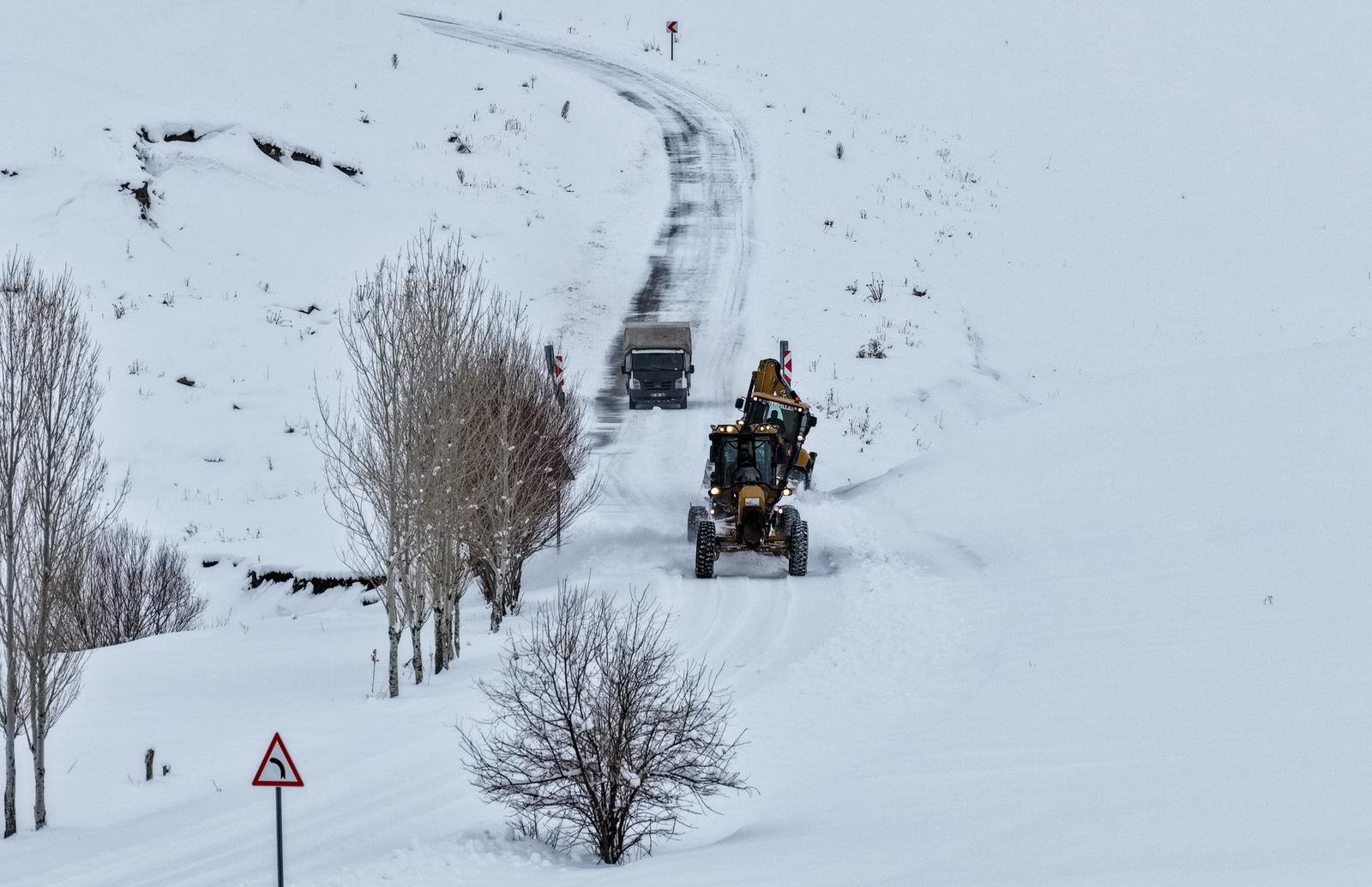 Van kar temizleme çalışması iş makinesi