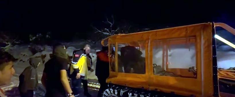 AFAD ekipleri kardan kapalı köyde hasta ulaşımı
