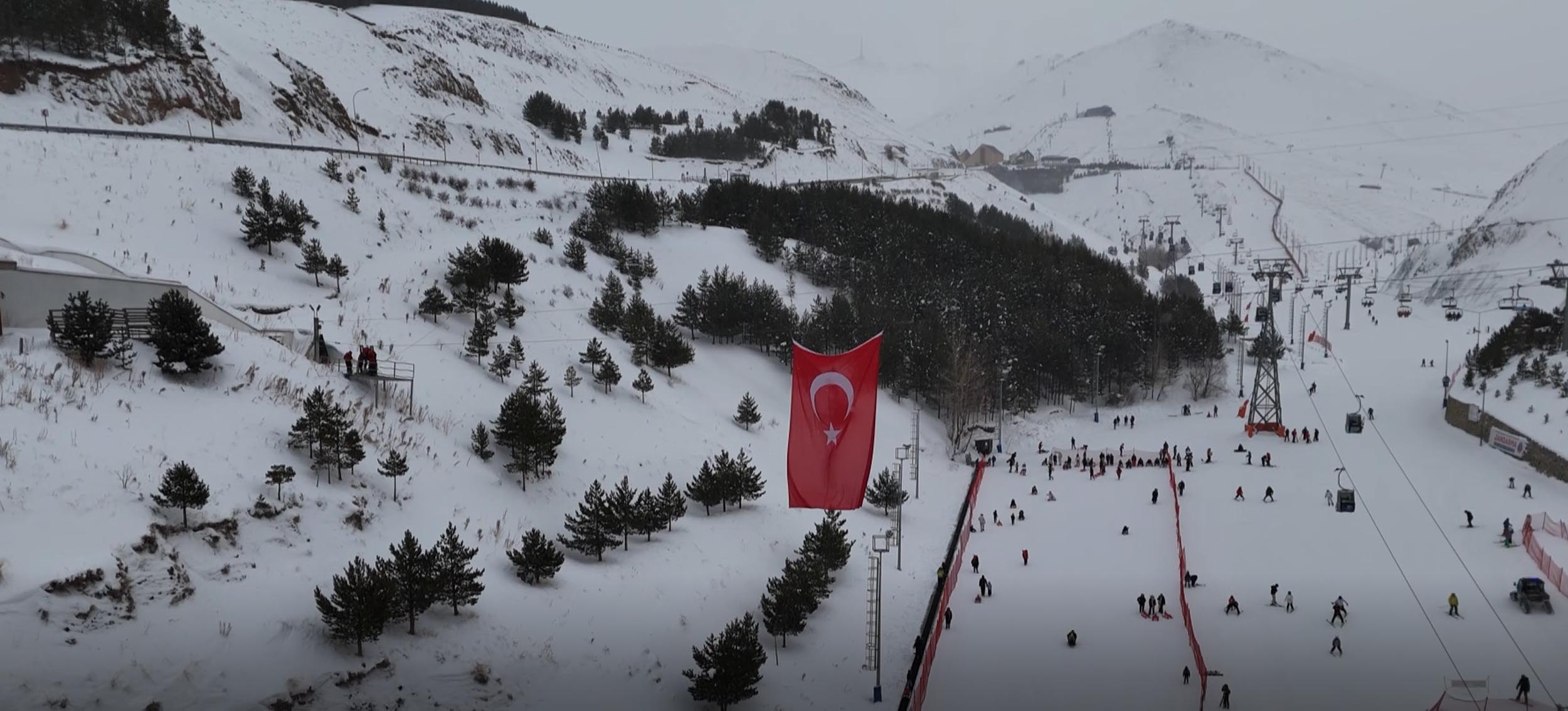 Palandöken Zipline Türk Bayrağı Dalgalanıyor