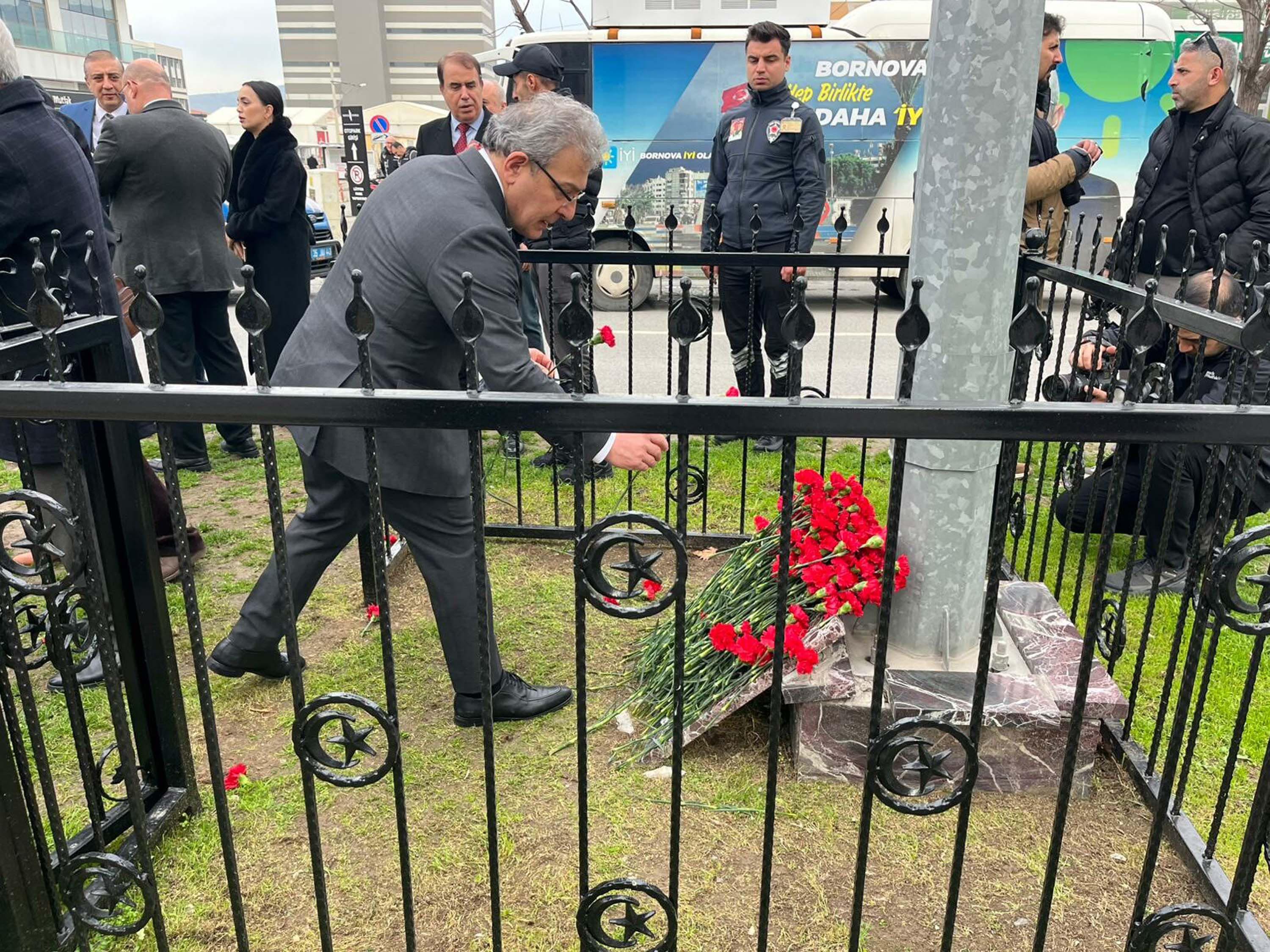 Şehit Fethi Sekin anıtı