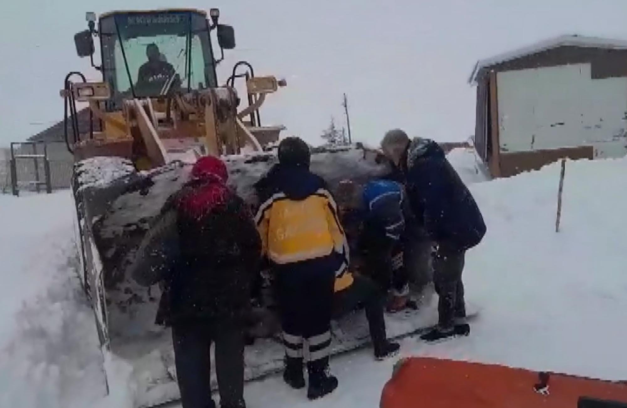 Muş Varto kar yağışı iş makinesi