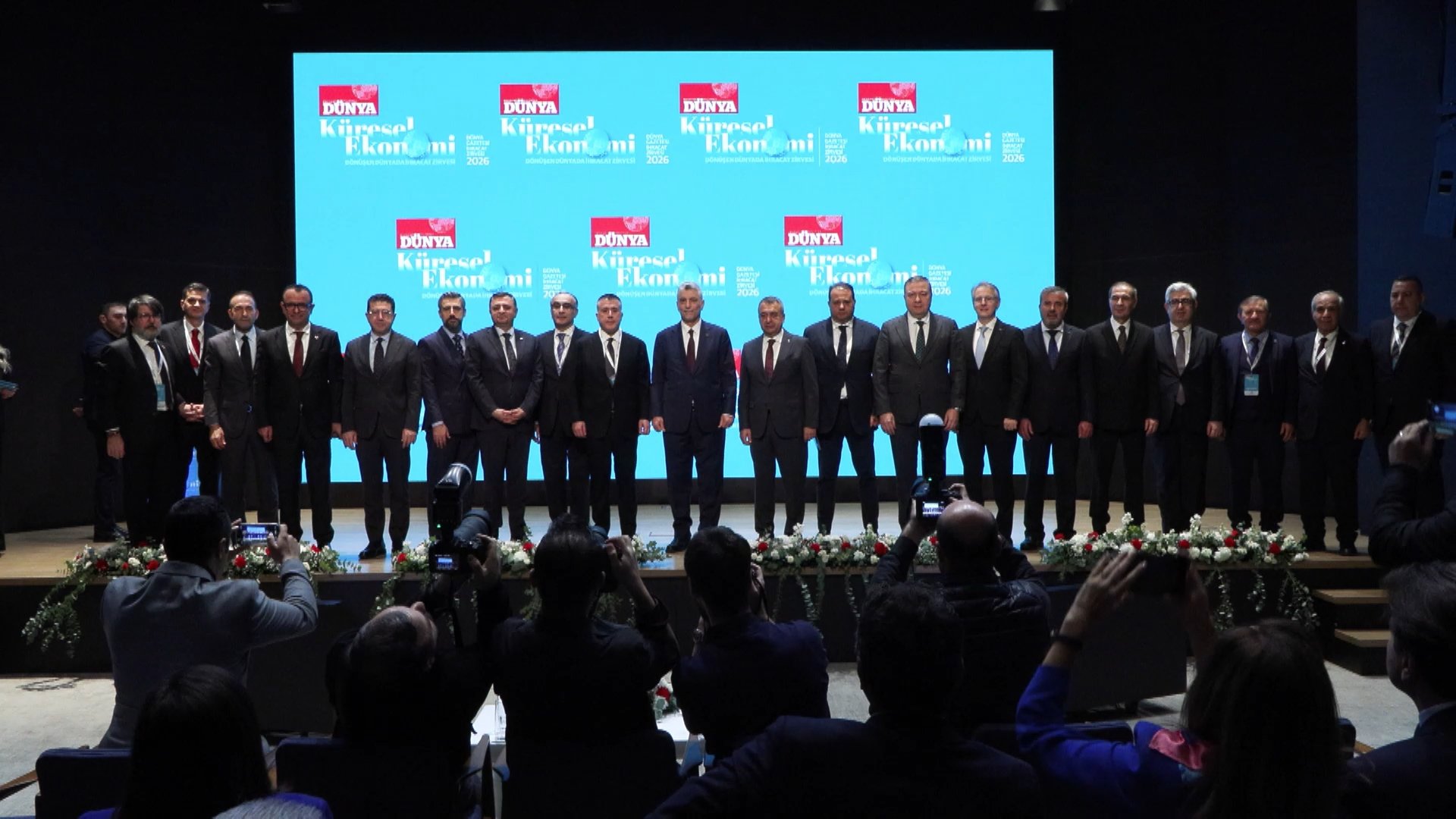 Ticaret Bakanı Ömer Bolat zirve katılımcılarıyla