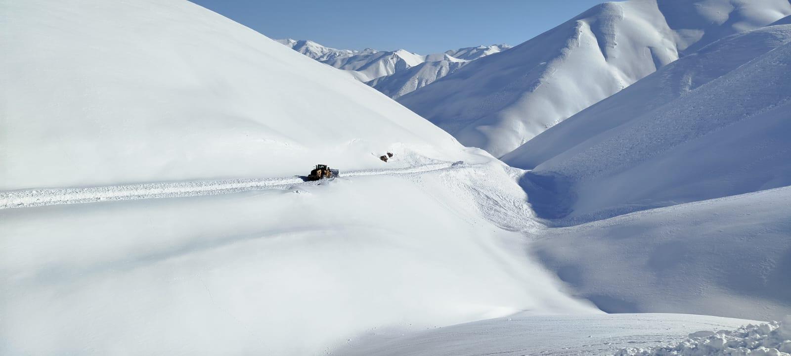 Hakkari köy yolu kar mücadelesi