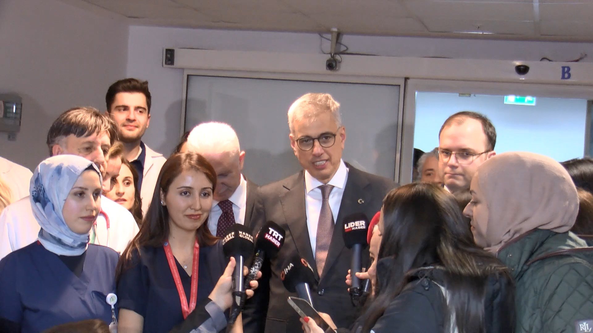 Bakan Memişoğlu telsizle konuşuyor