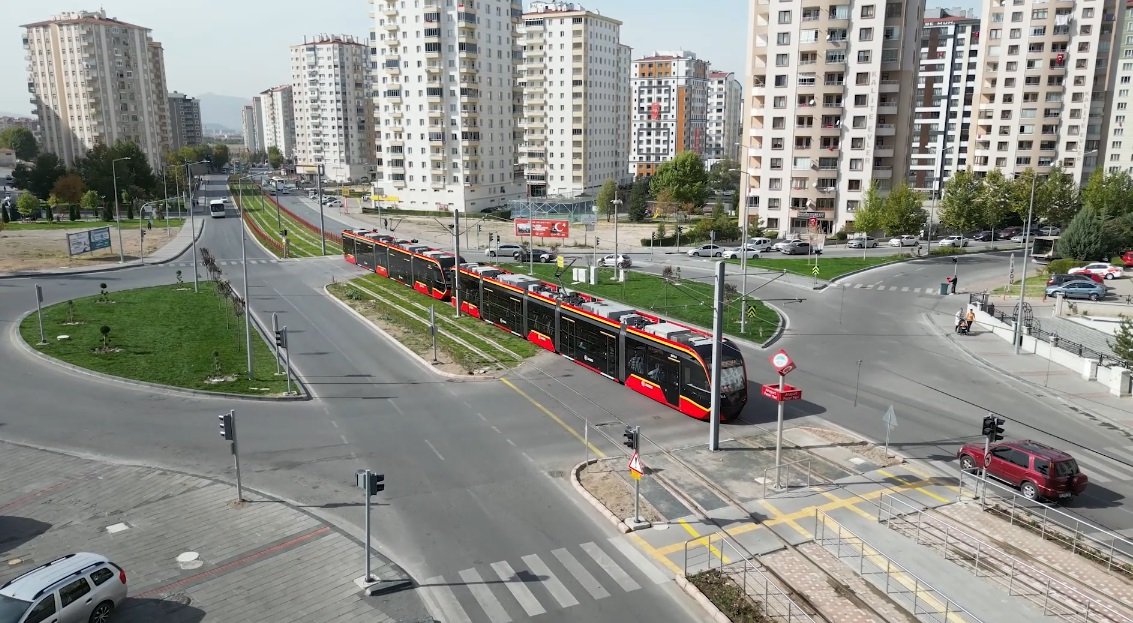 Kayseri tramvay hattında yolcular