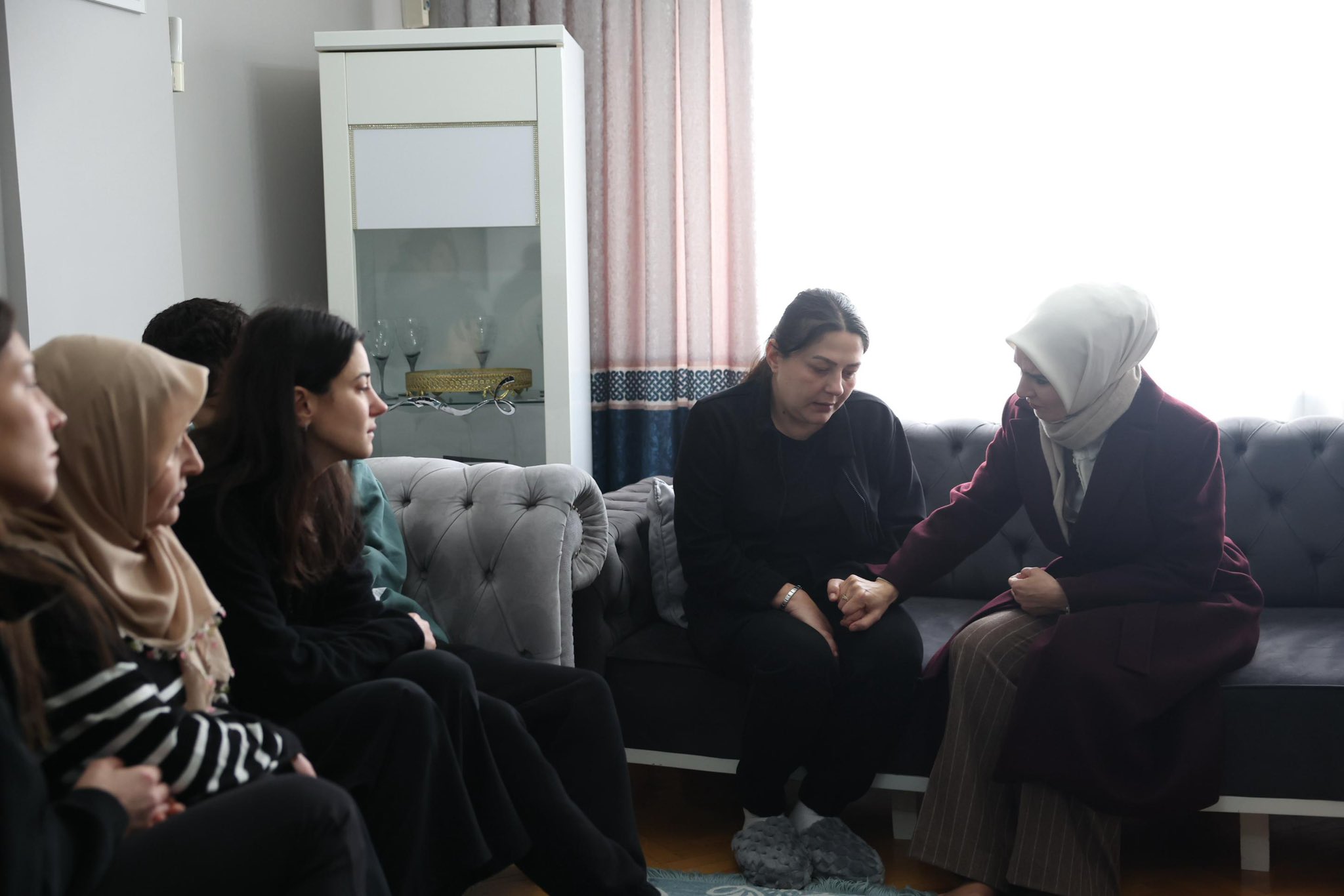 Bakan Mahinur Özdemir Göktaş Atlas Çağlayan ailesine taziye ziyareti