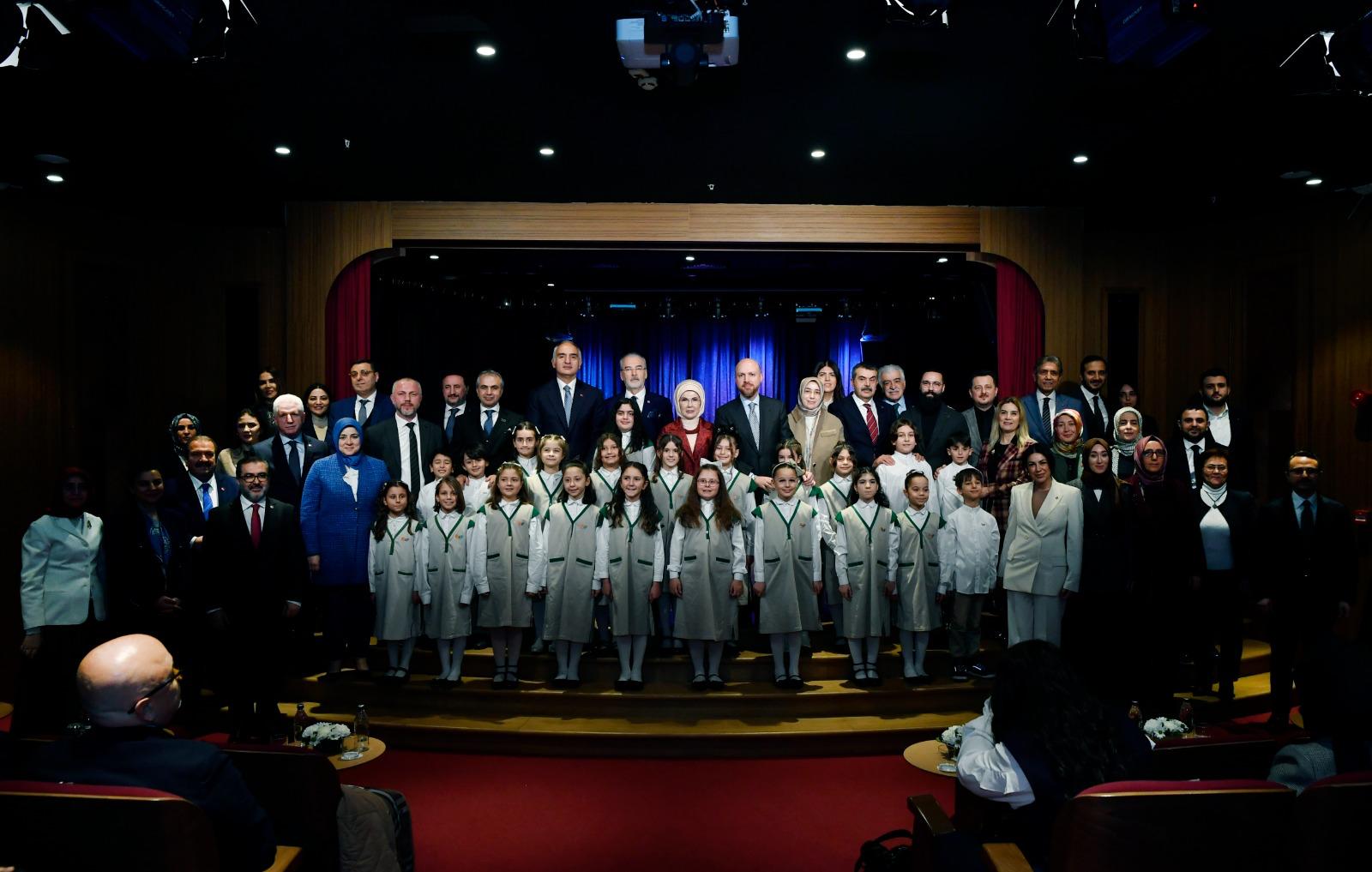 Emine Erdoğan konuşma yapıyor