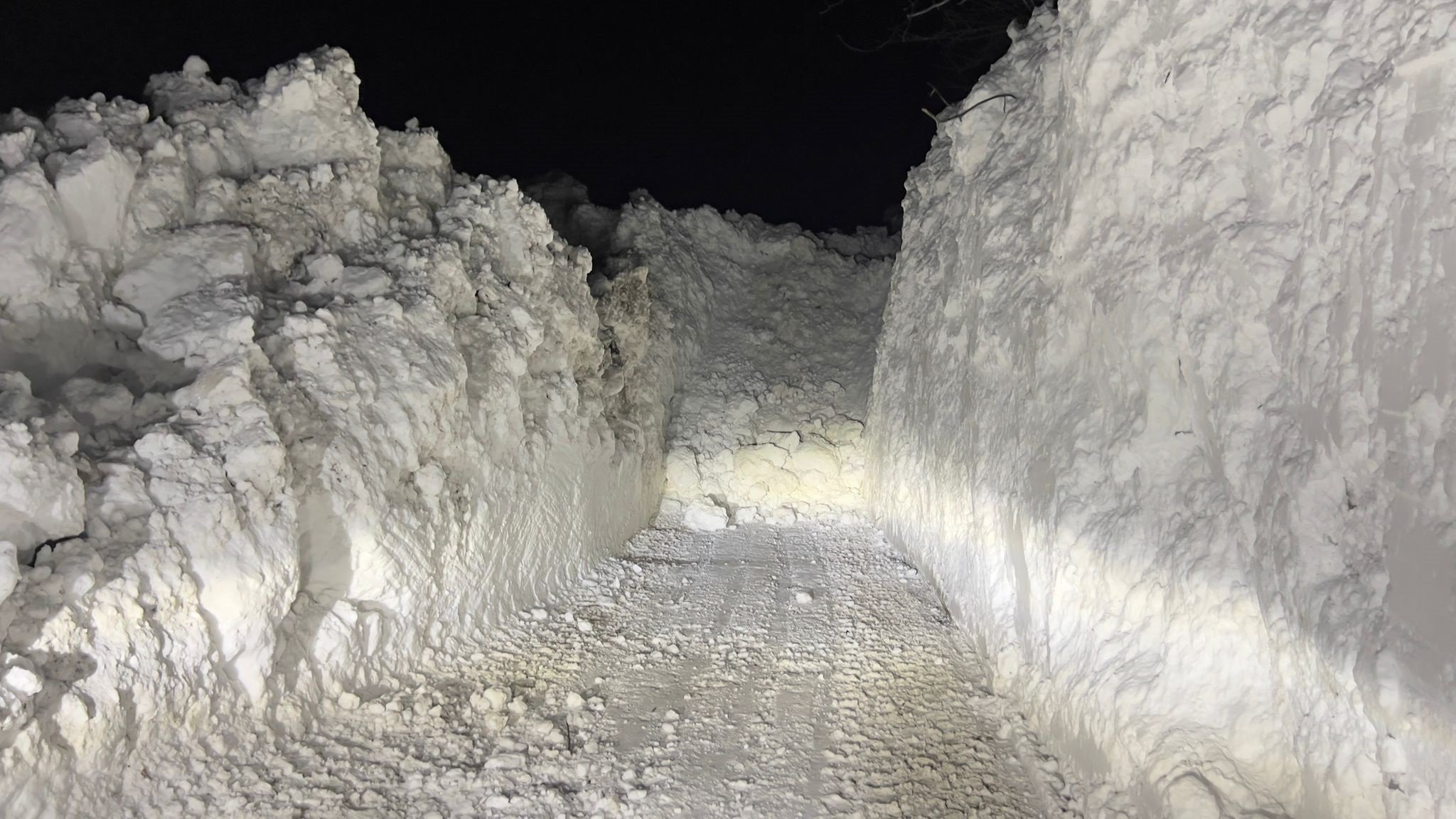 Yüksekova İl Özel İdaresi ekipleri