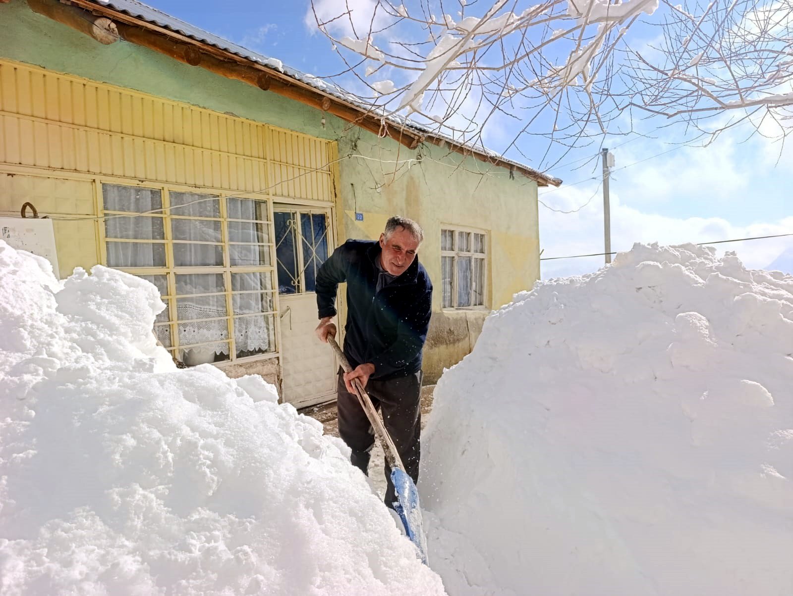 Hakkari Boybeyi köyü kar kalınlığı 2 metre