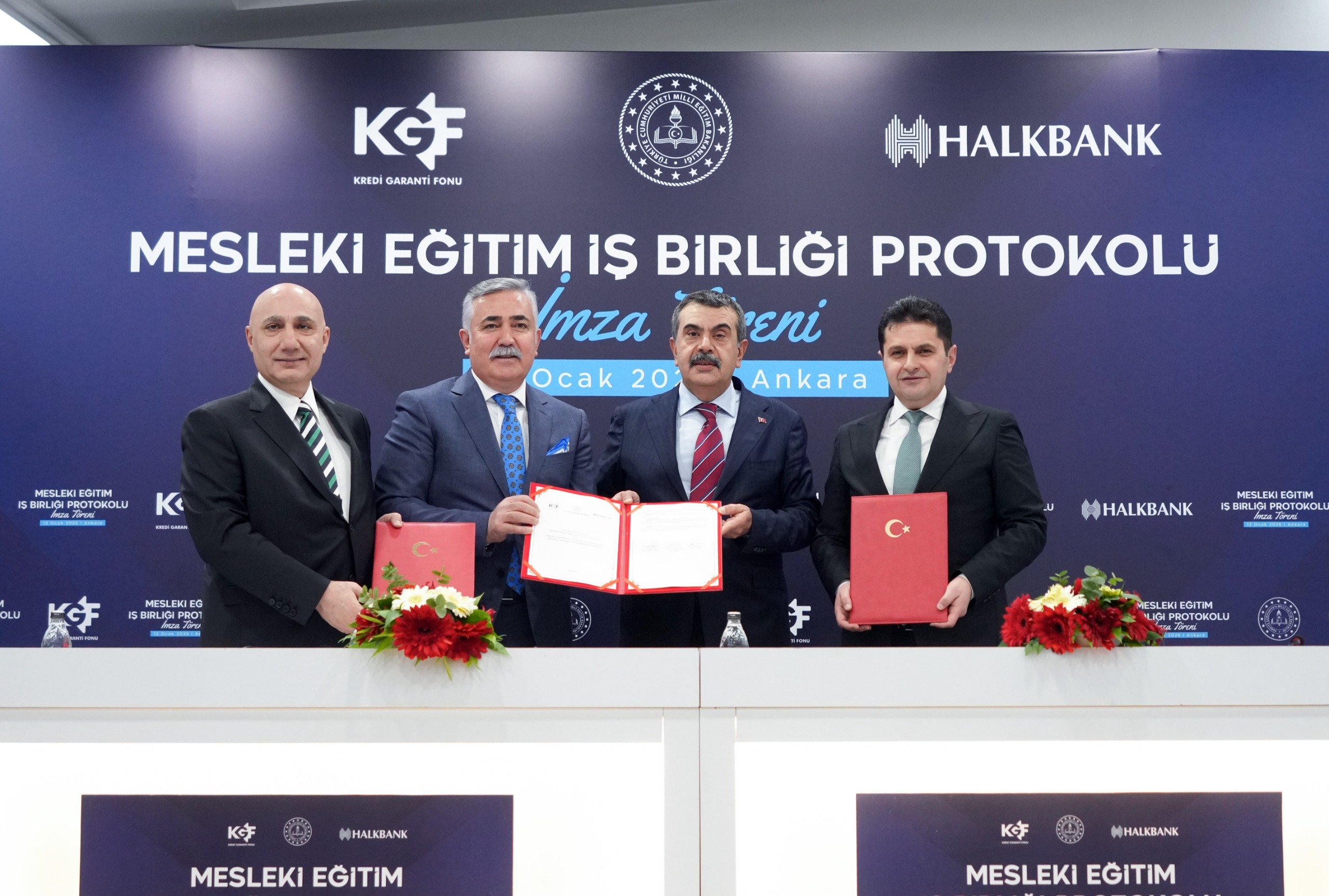 KGF ve Halkbank yetkilileri protokol imza töreni