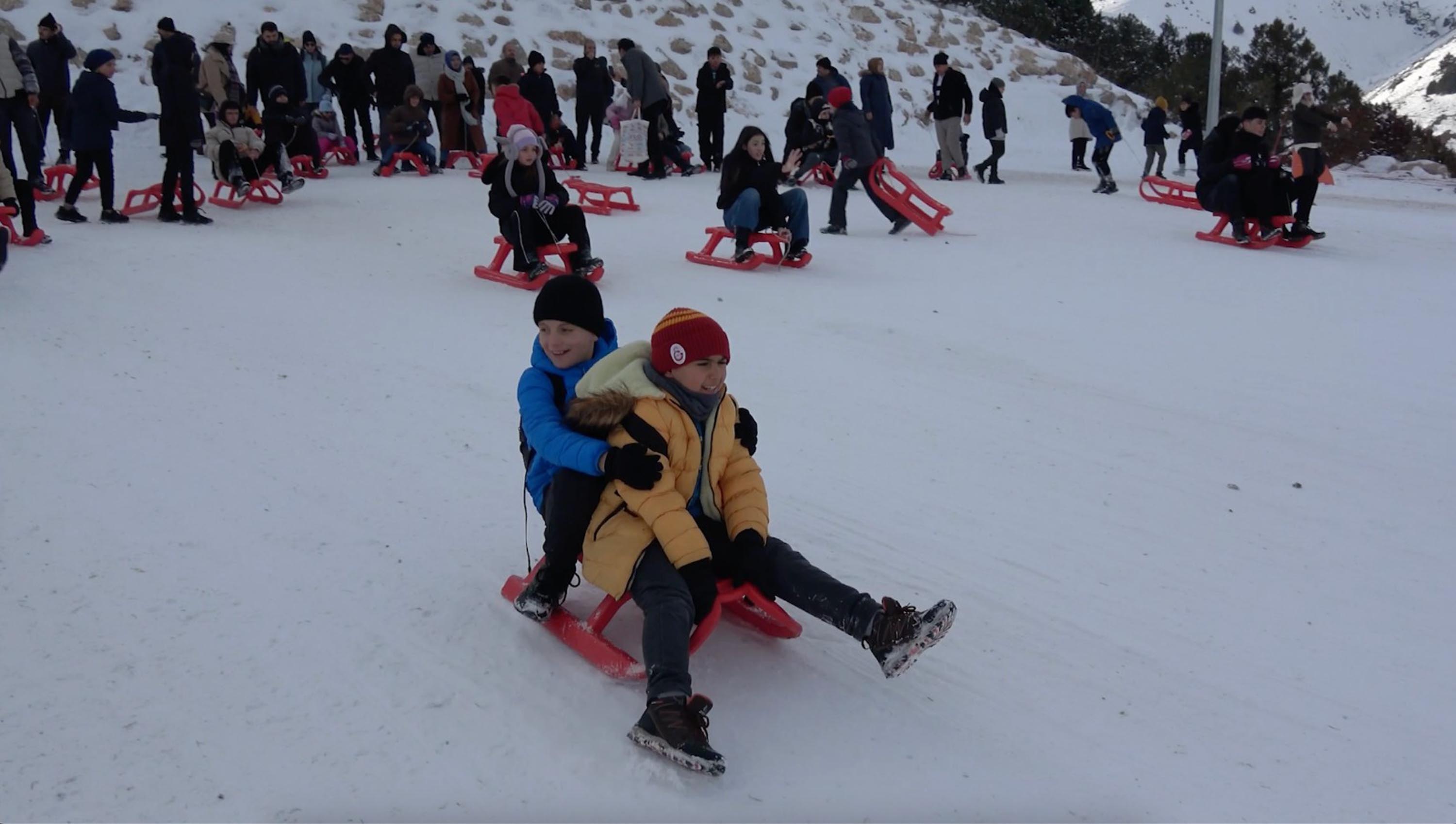 Ergan Dağında kızakla kaymanın keyfi