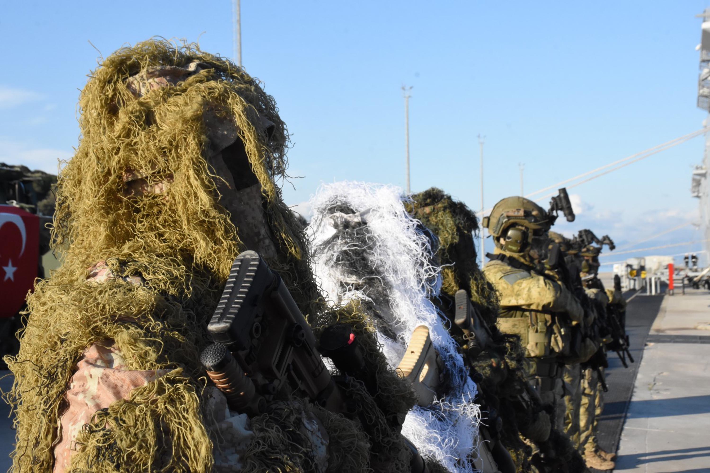 Görev kuvveti gemilerinin denize açılışı