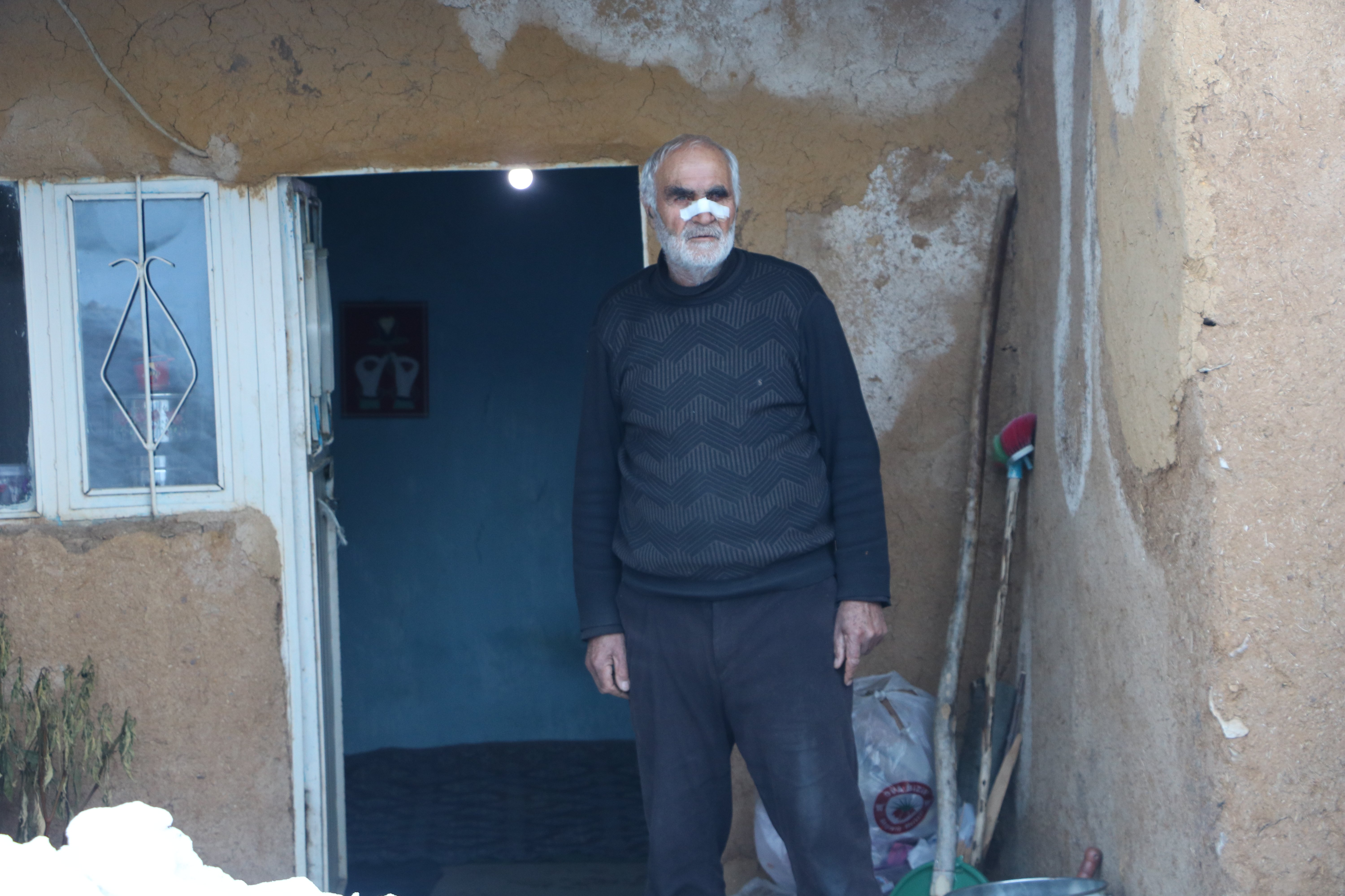 Kerem Kaçıcı tek odalı evinde