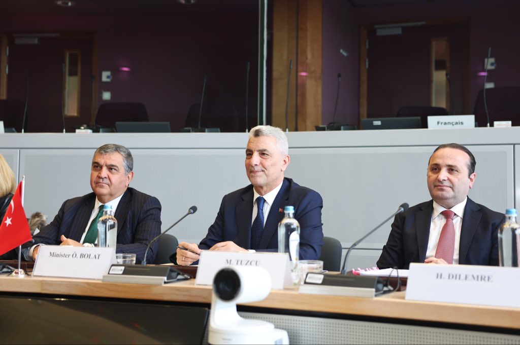 Ticaret Bakanı Ömer Bolat AB Komiseri Dombrovskis ile görüşüyor