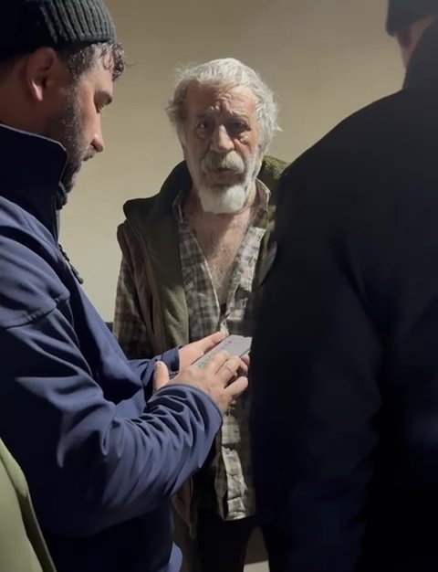 Karla kaplı köy yolu