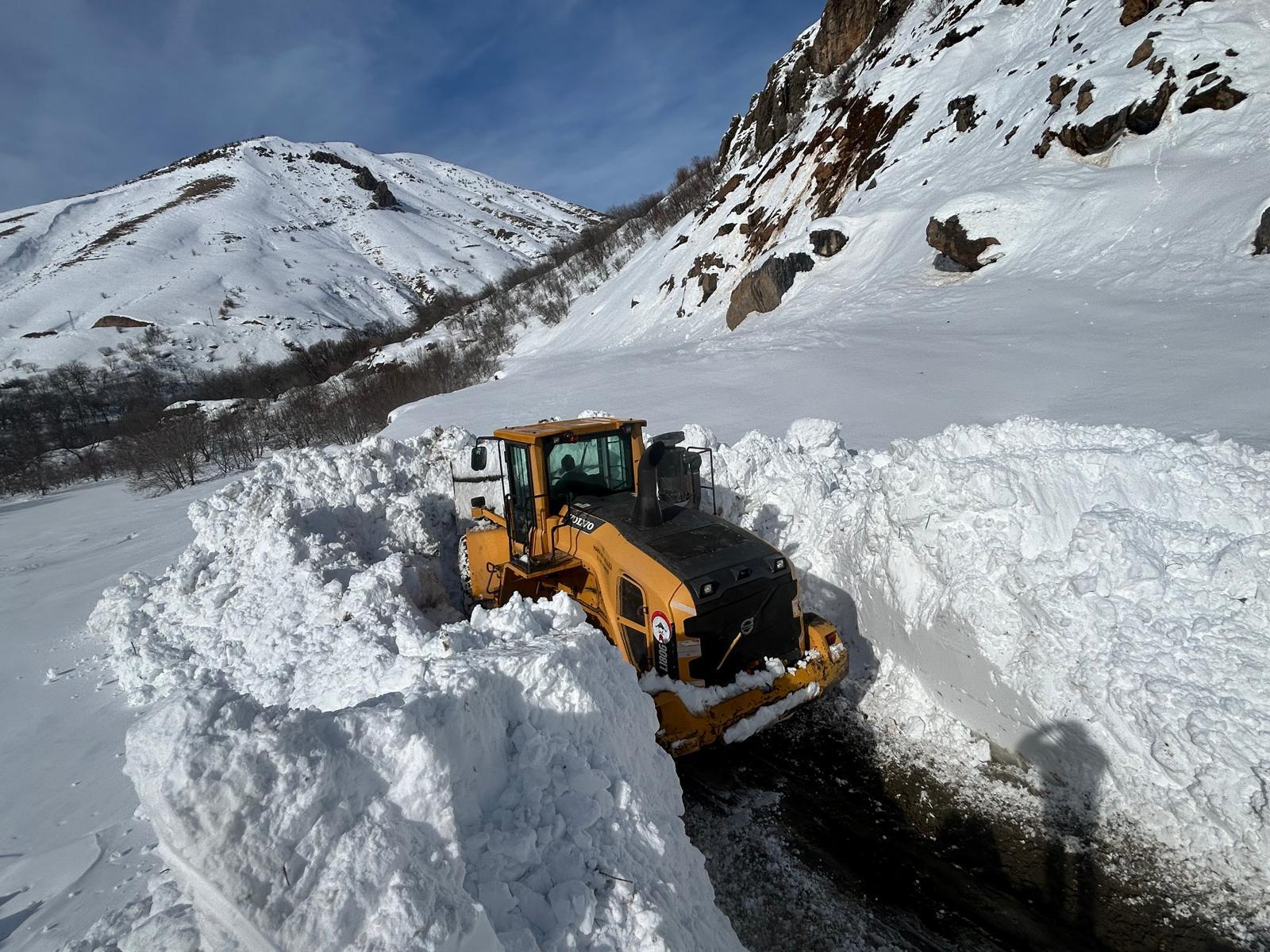 Hakkari İl Özel İdaresi kar mücadelesi ekipleri