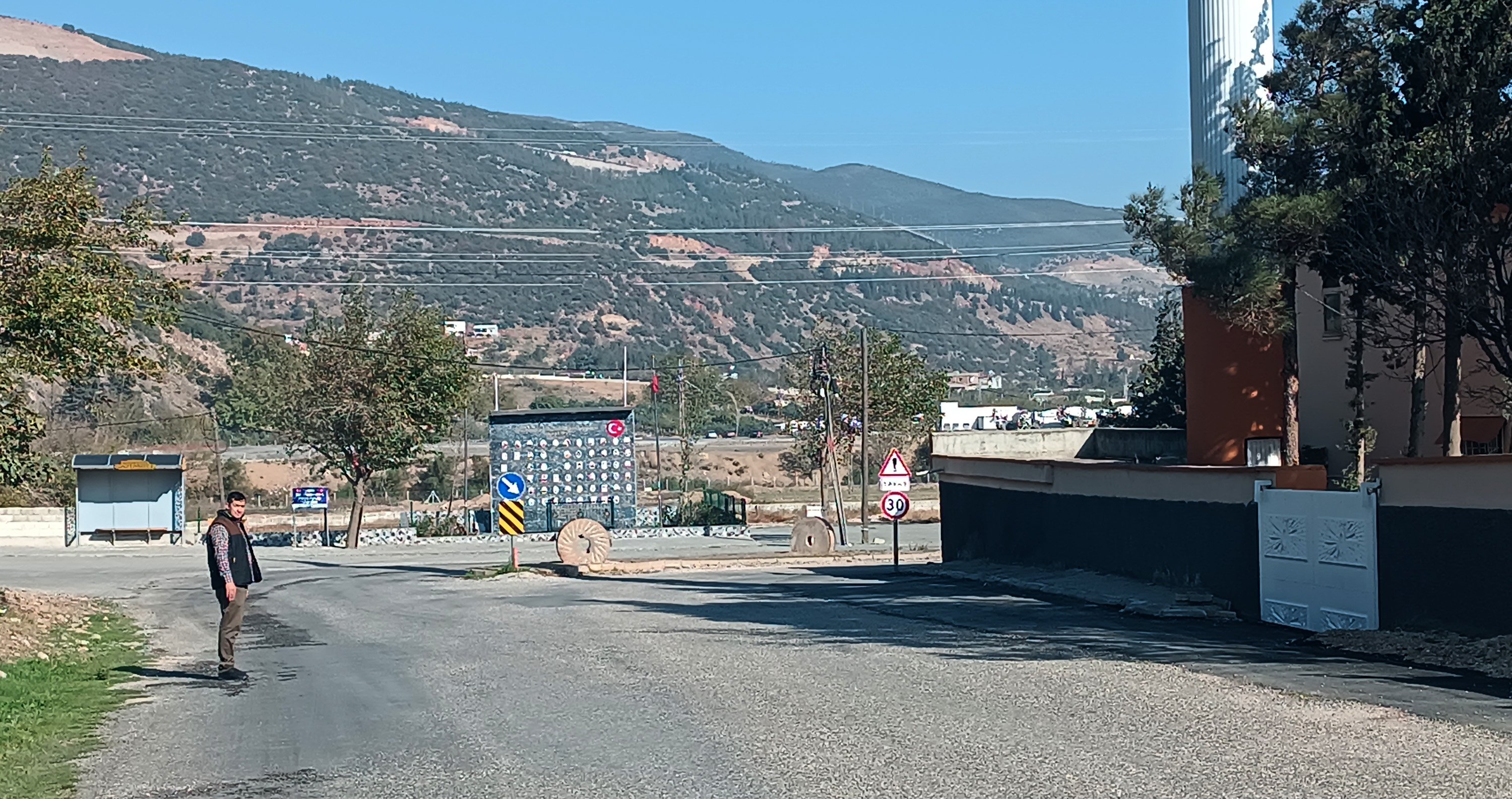 Muhtar Ümit Kaçakçı açıklama yapıyor