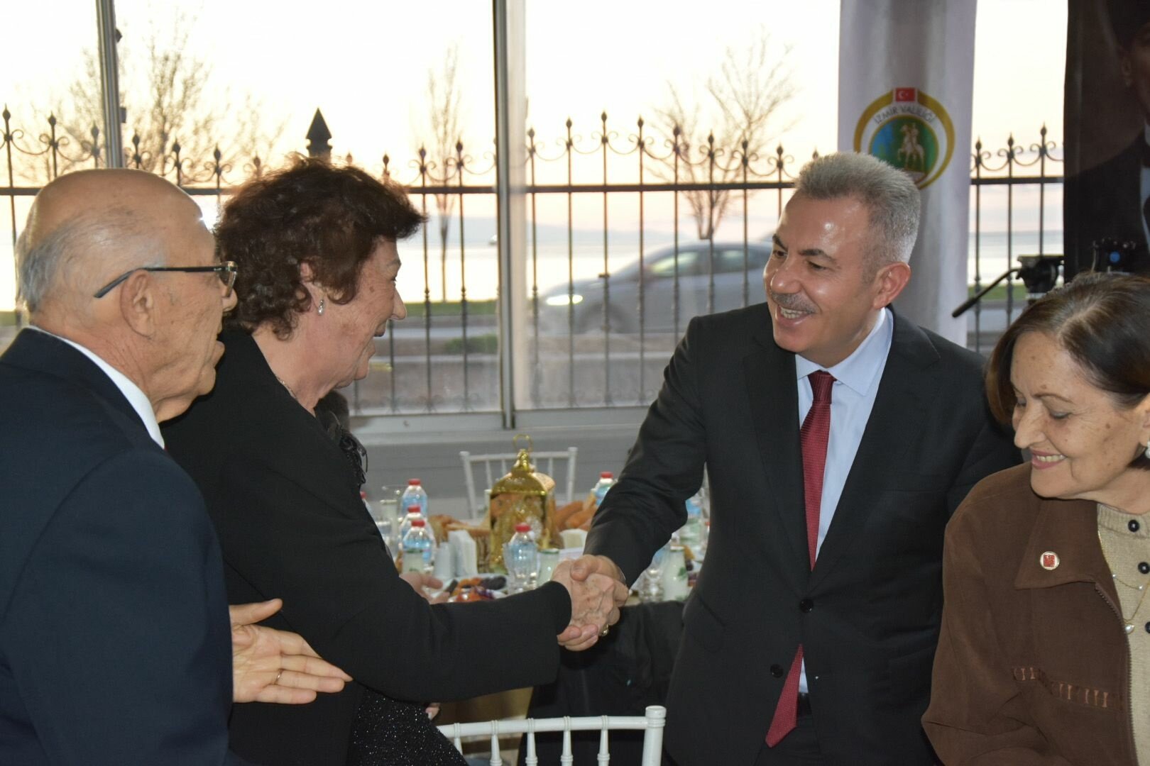 İzmir Valisi Süleyman Elban şehit yakınlarıyla