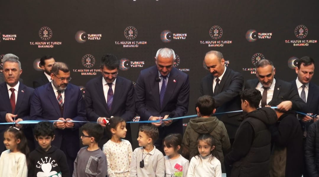 Bakan Ersoy kütüphane açılış töreni