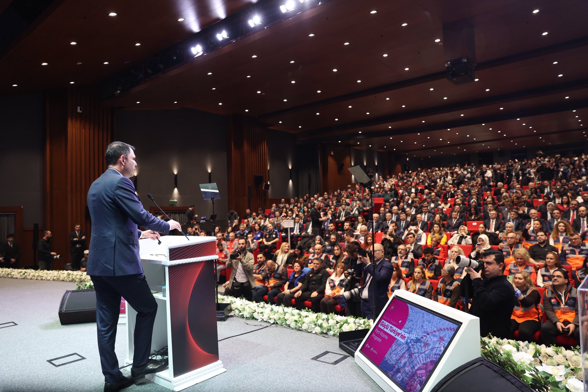 İletişim Başkanı Burhanettin Duran Panelde