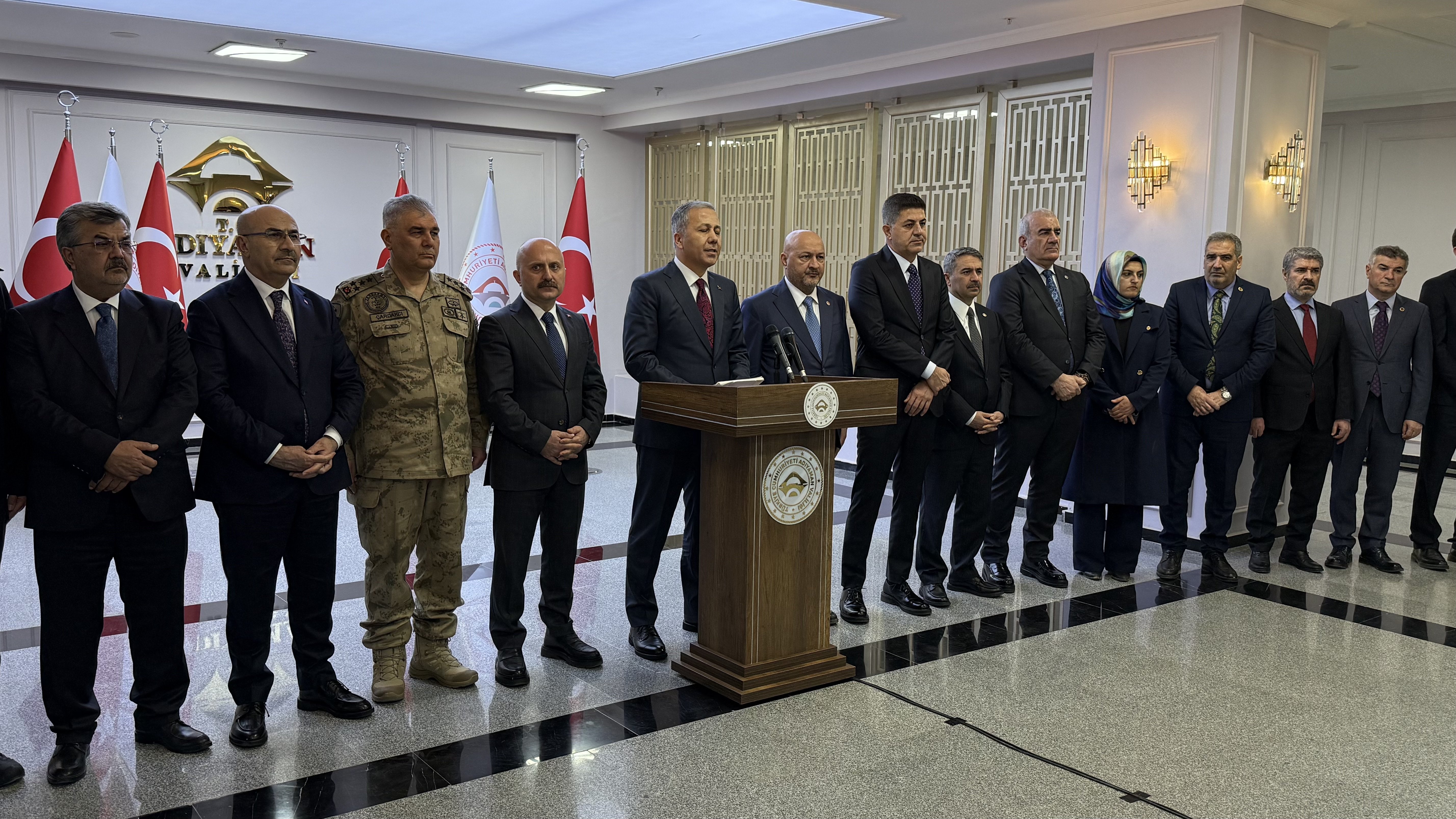 Bakan Yerlikaya ve protokol üyeleri