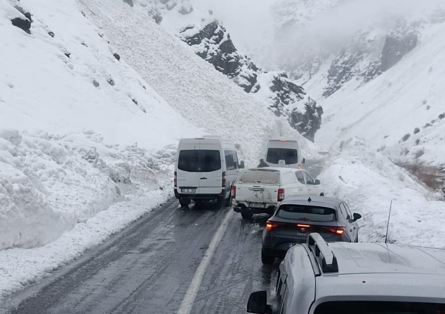 Hakkari Valiliği çığ uyarısı