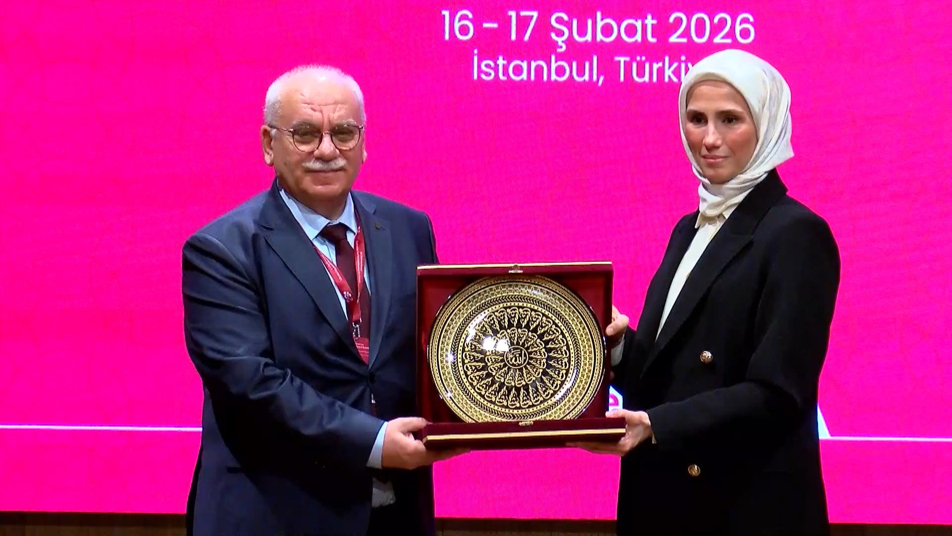 Konferansa katılan Özbekistan heyeti