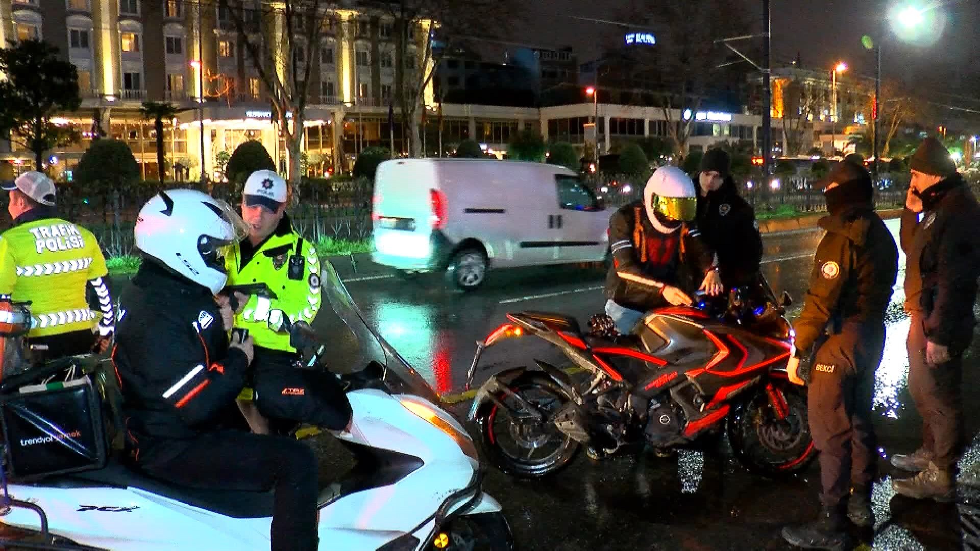 Huzur İstanbul Denetimi Polis Ekipleri