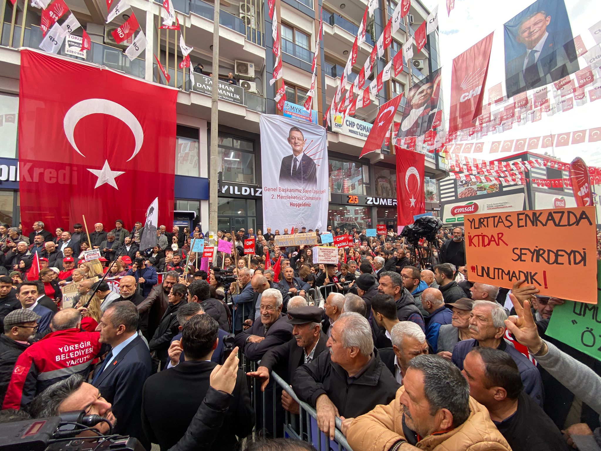 Özgür Özel deprem şehitliği