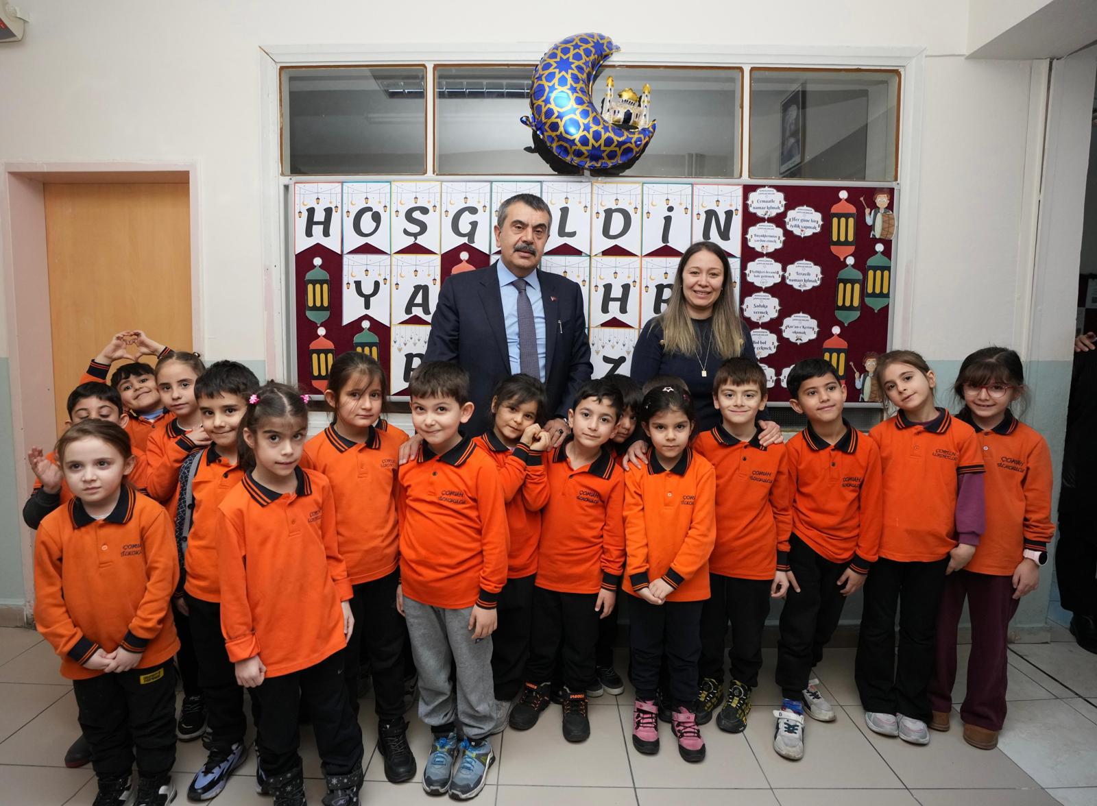 Bakan Tekin Artvin Çoruh İlkokulu ziyareti