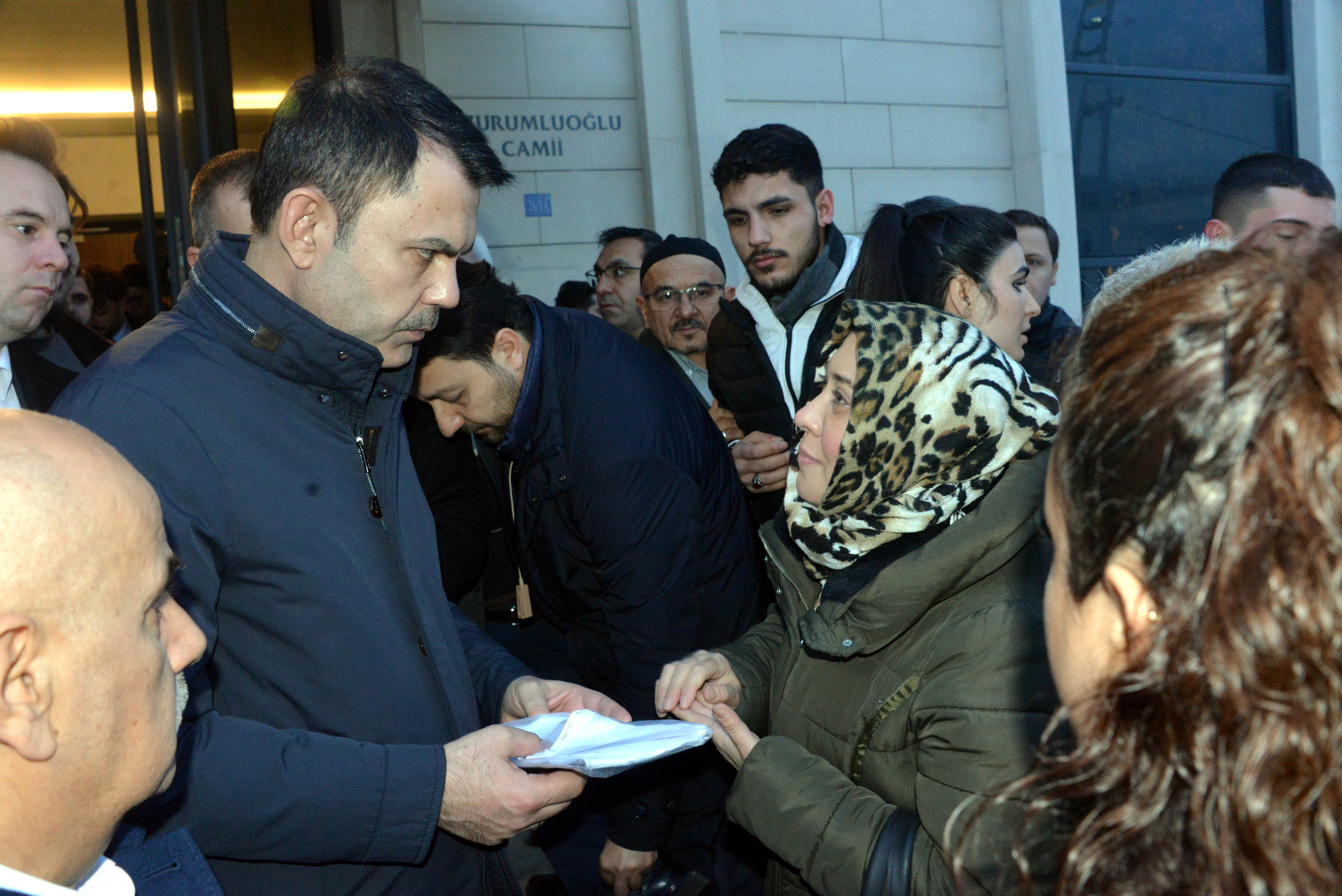 Bakan Kurum çocuklarla