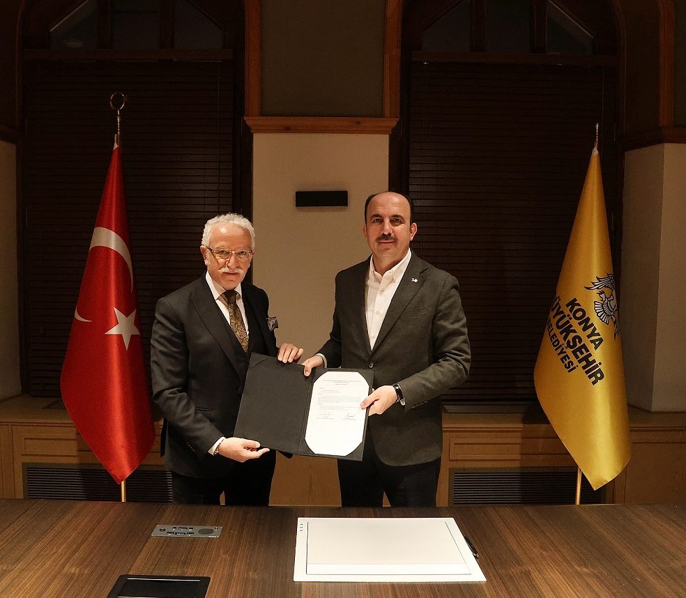 Konya Büyükşehir Belediye Başkanı Uğur İbrahim Altay konuşma yapıyor