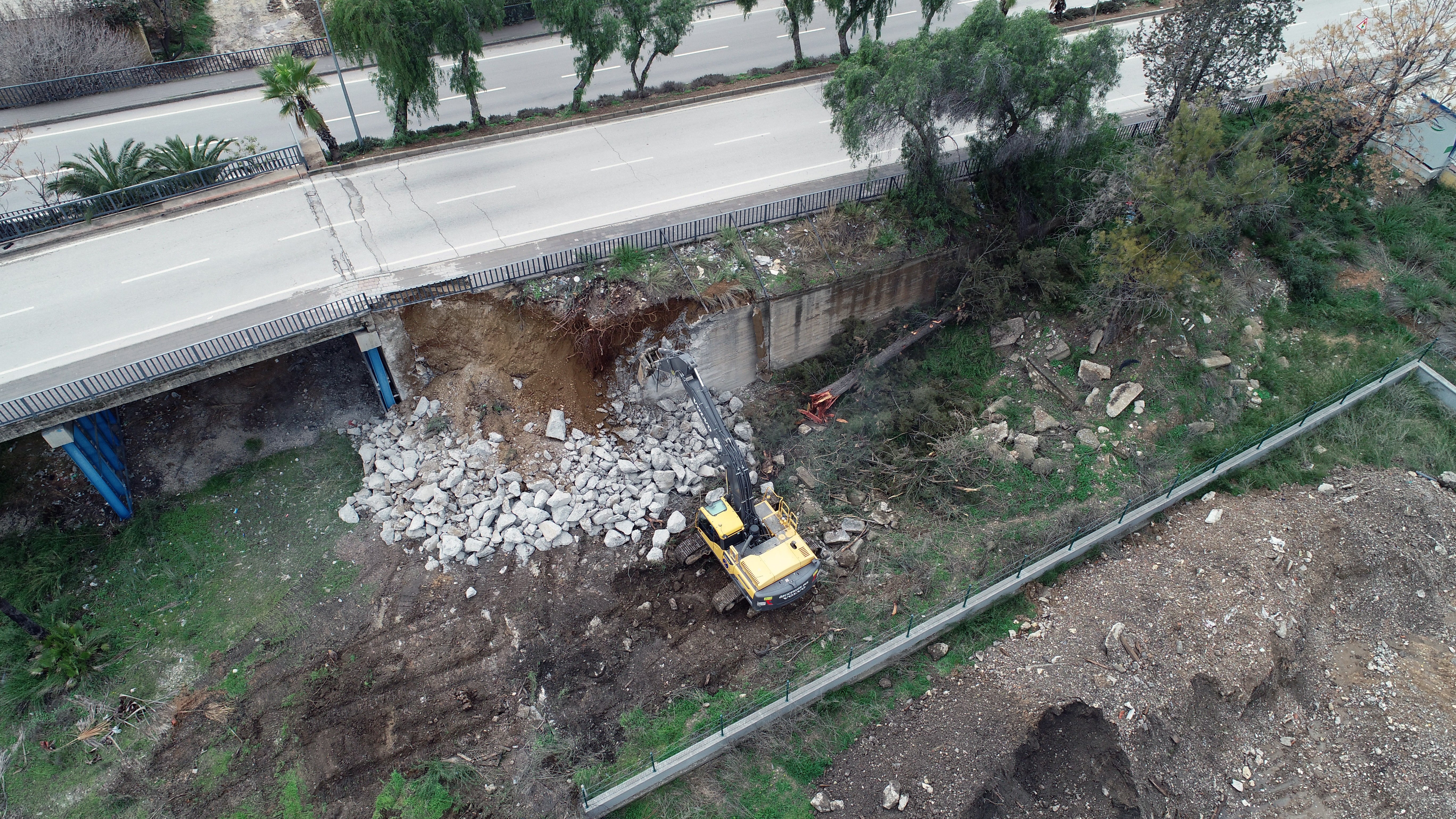 Kasım Gülek Köprüsü yıkım çalışmaları