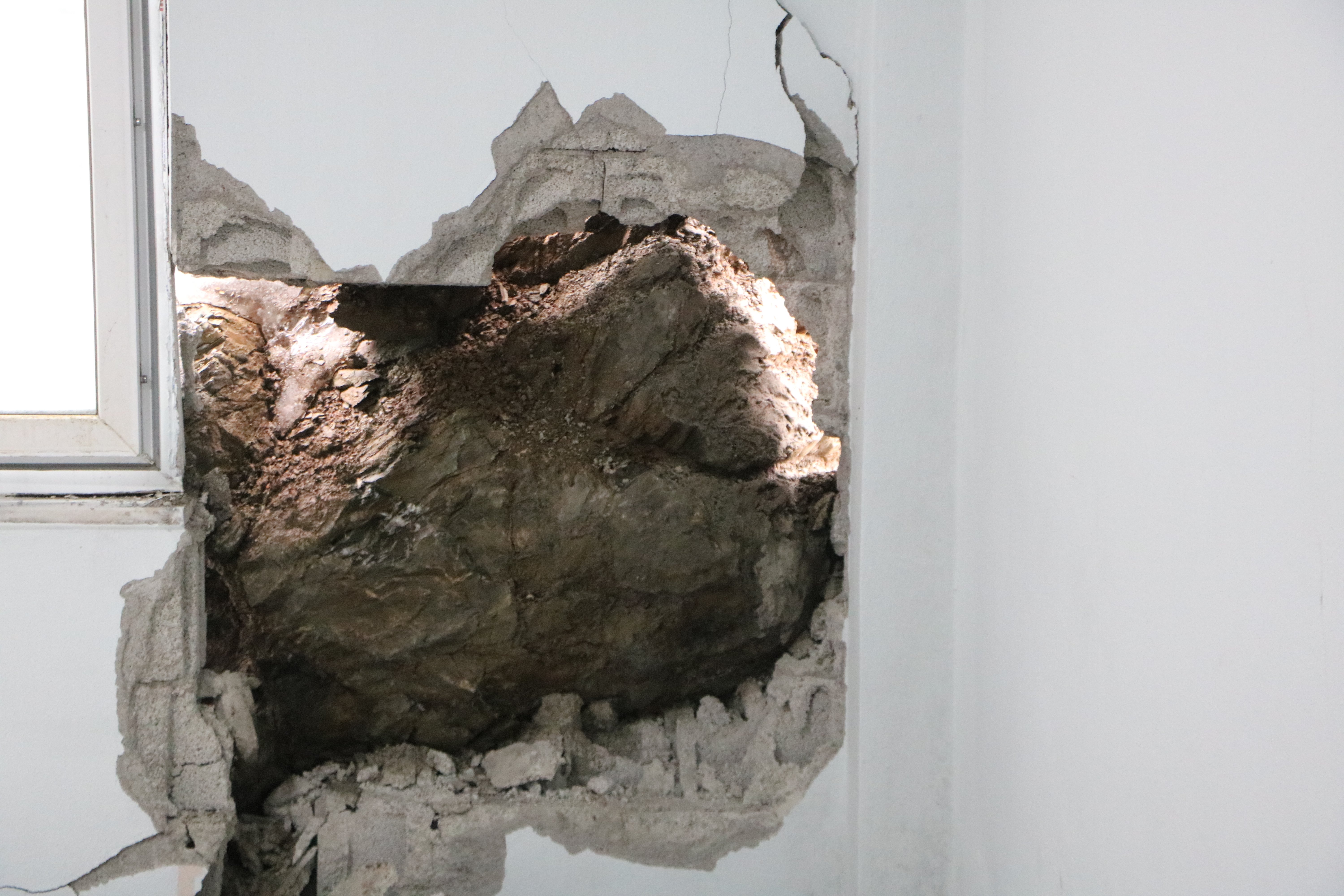 Hakkari kaya düşmesi riskli bölge